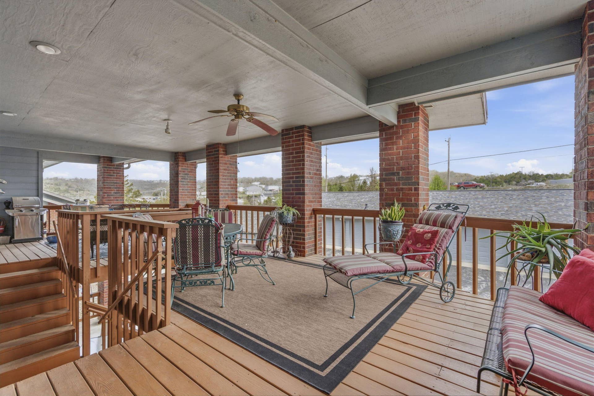 Front CoveredDining Deck