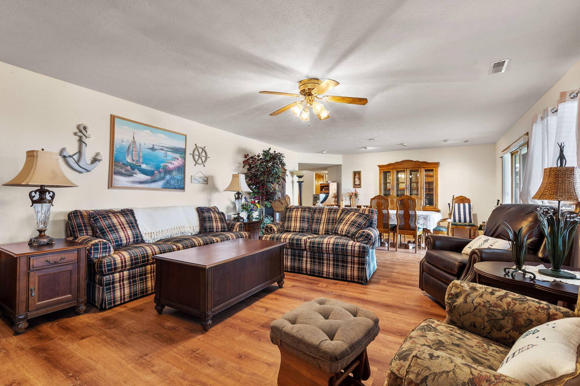 58-Homestead-Ln-Gathering-Spot