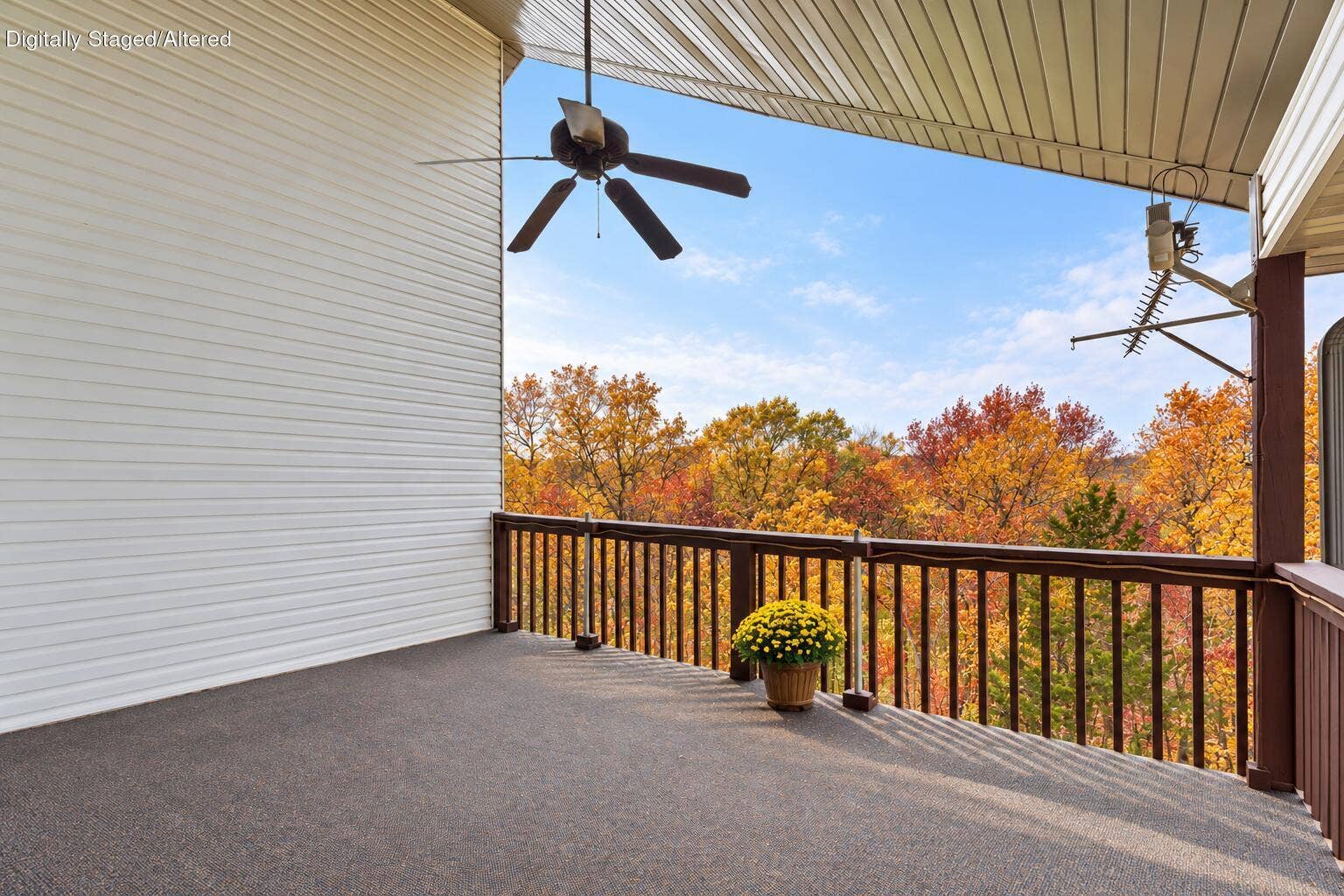 Ozarks autumn home with a clear deck-5