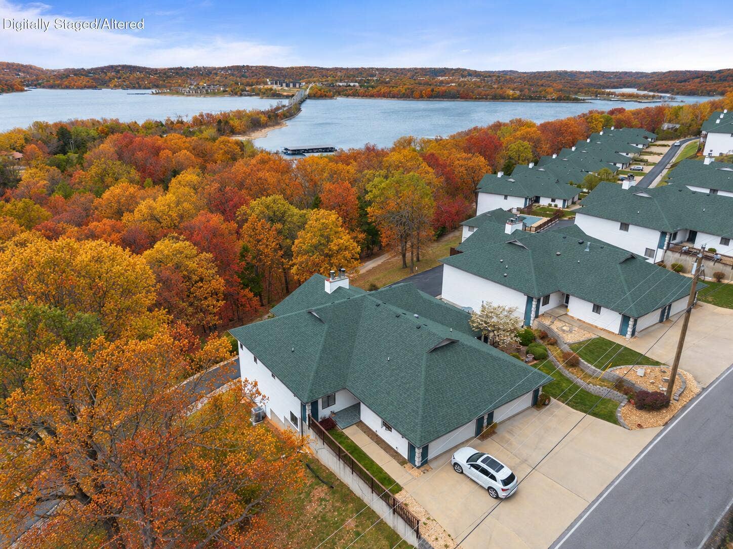 Autumn Ozarks lakeside home-7