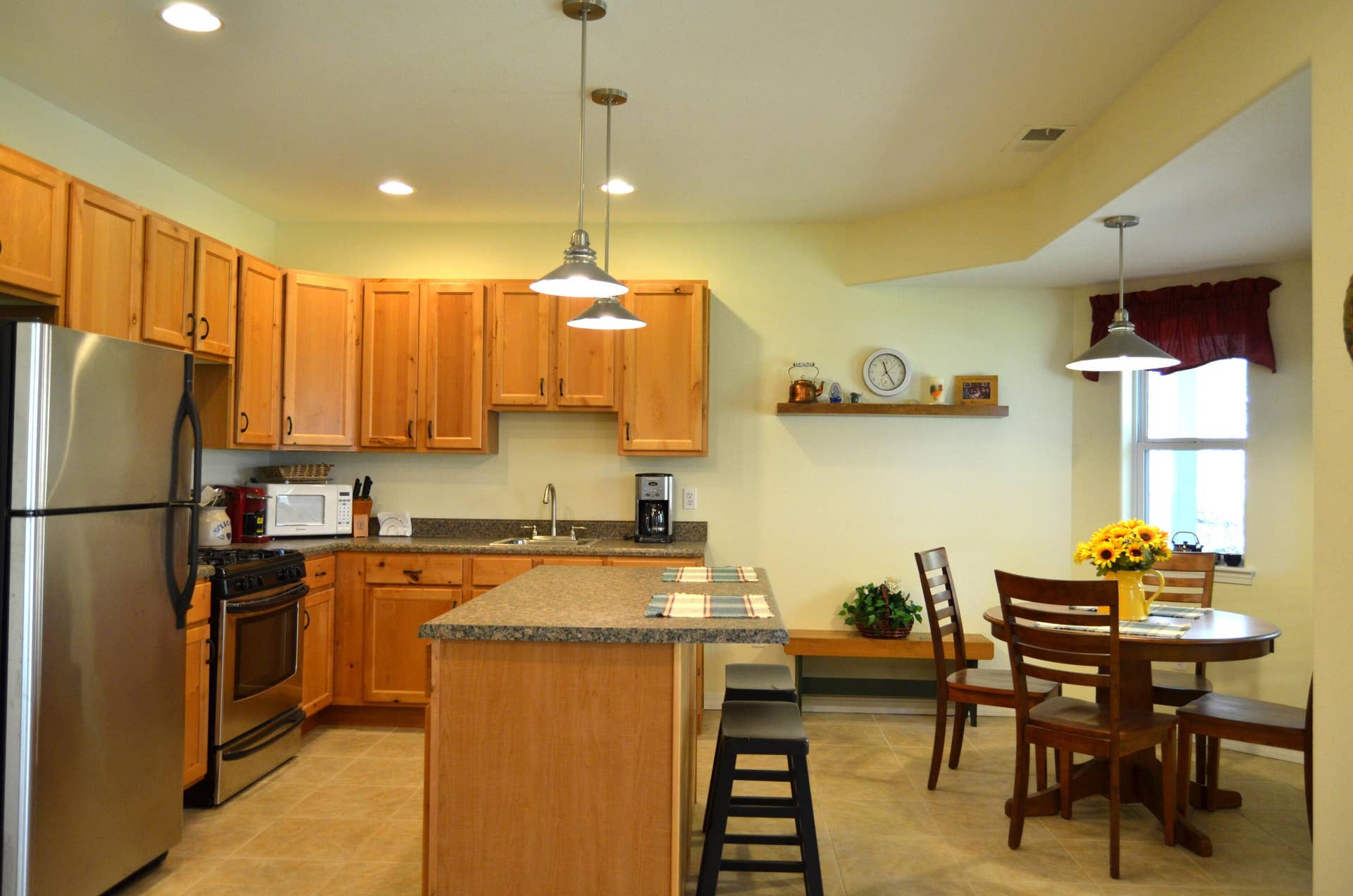 Kitchen/Breakfast Nook