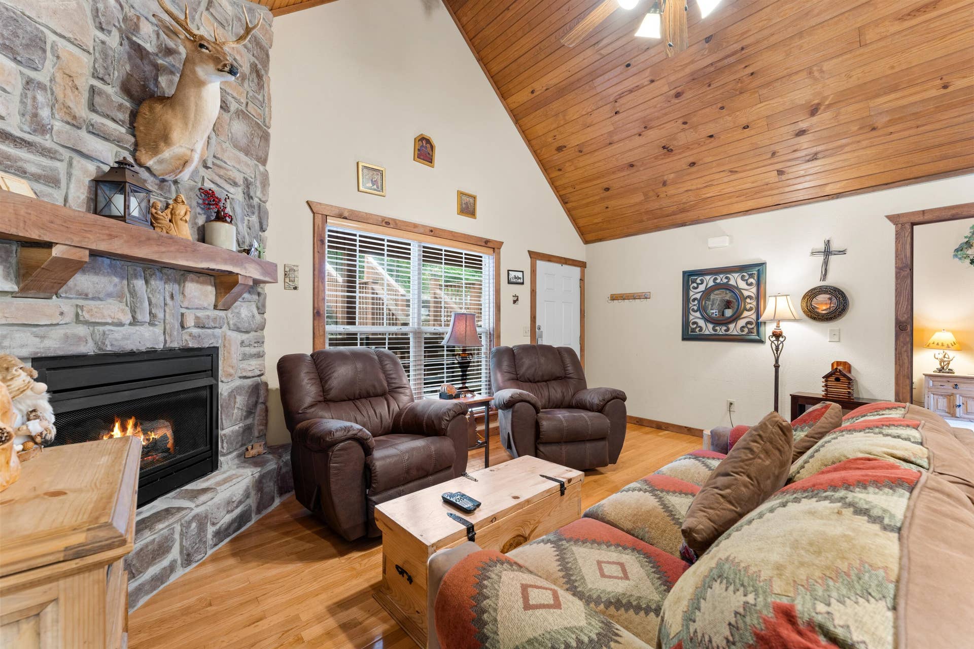 558 Baldknobber Drive, #49, Branson West, MO 65737 living room 3