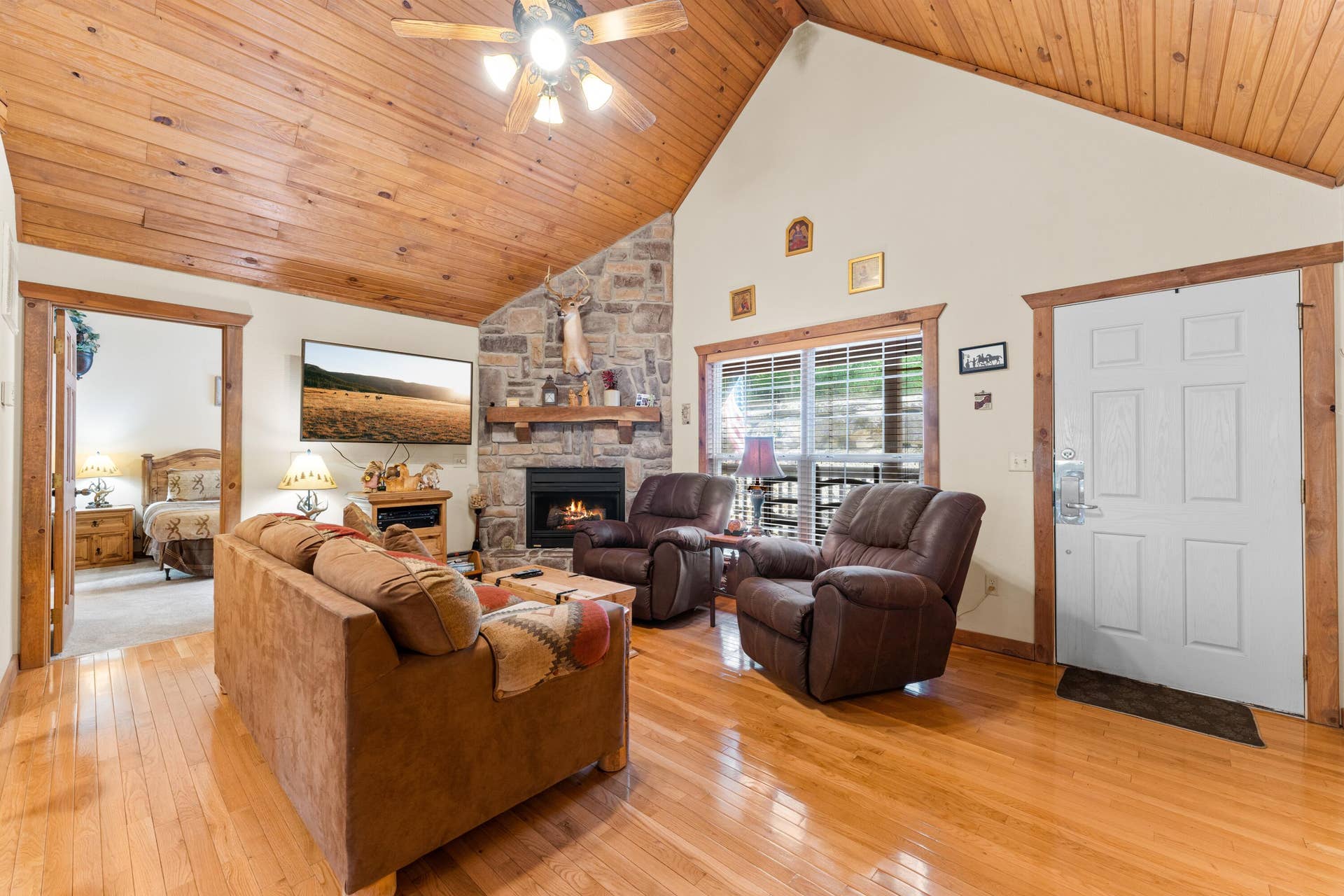 558 Baldknobber Drive, #49, Branson West, MO 65737 living room 2