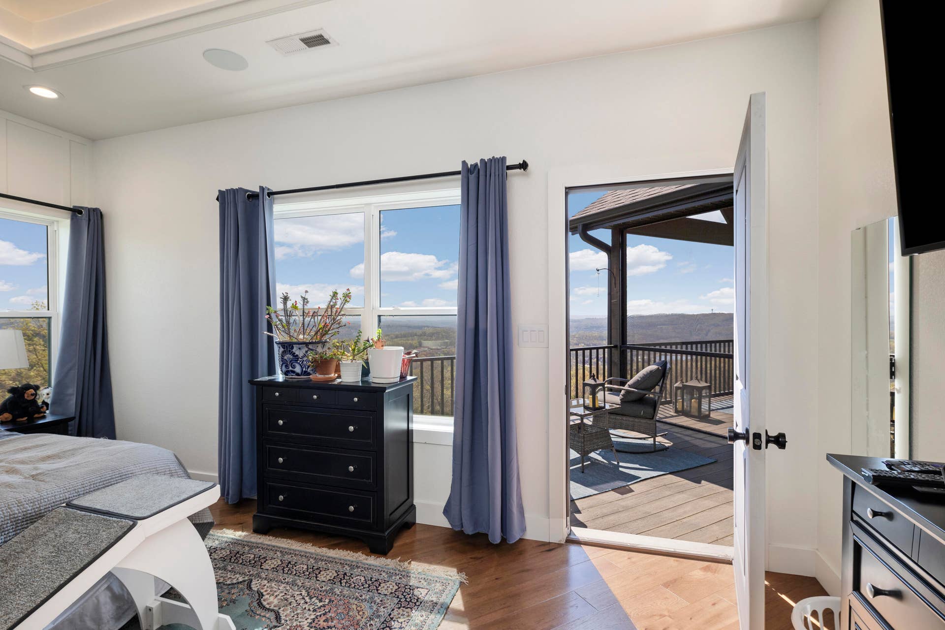 226 Chalcedony Court, Branson West, MO 65737 Master Bedroom b