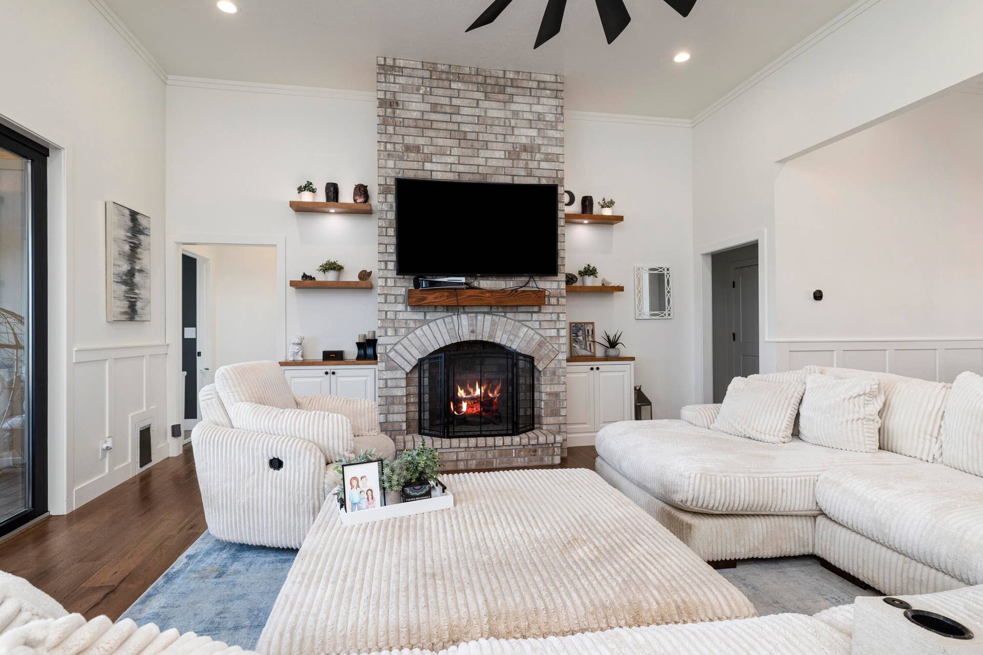 226 Chalcedony Court, Branson West, MO 65737 Living Room 2