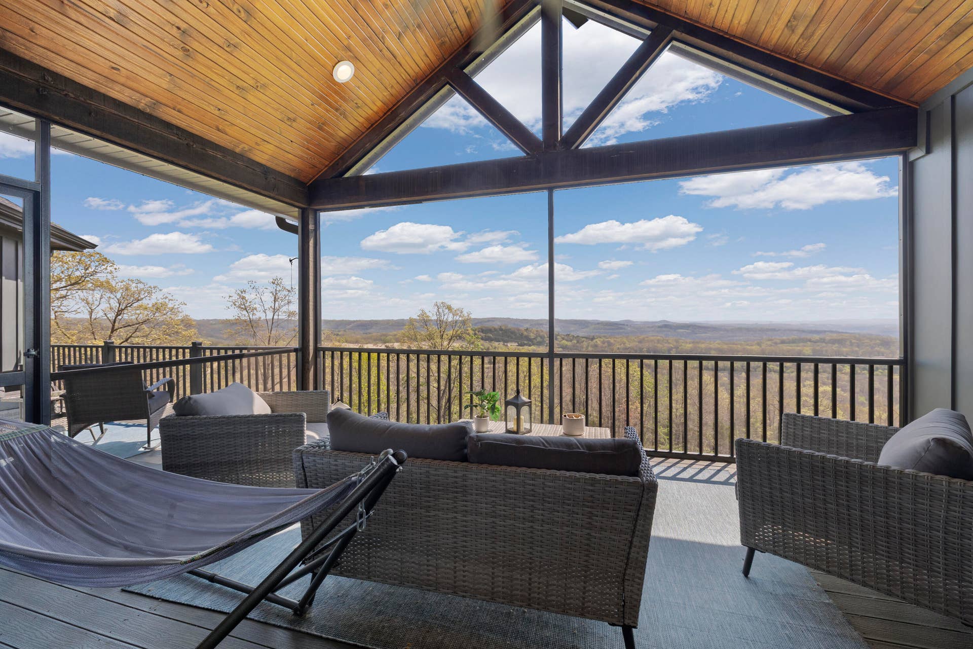 226 Chalcedony Court, Branson West, MO 65737 Covered porch