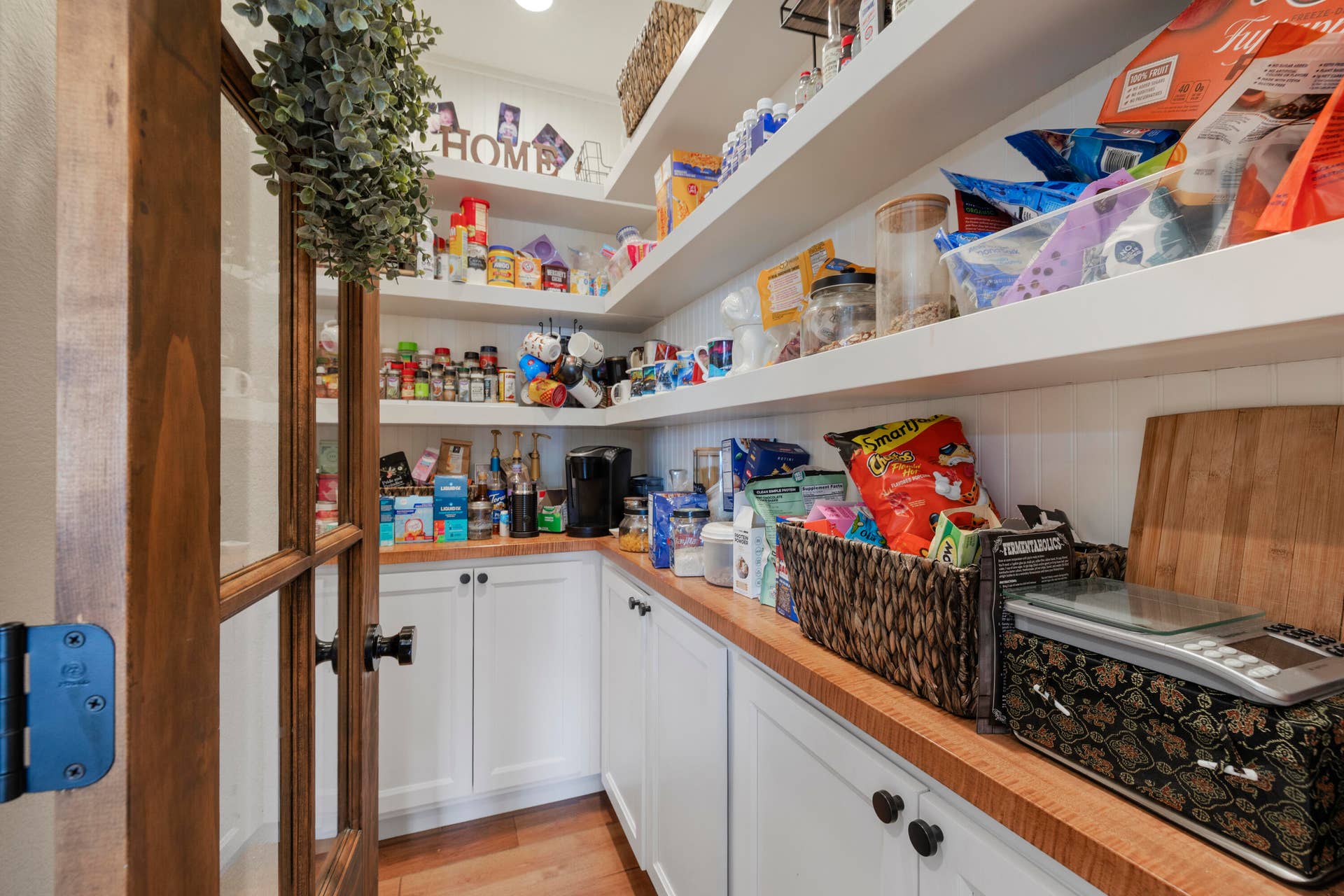 226 Chalcedony Court, Branson West, MO 65737 Pantry
