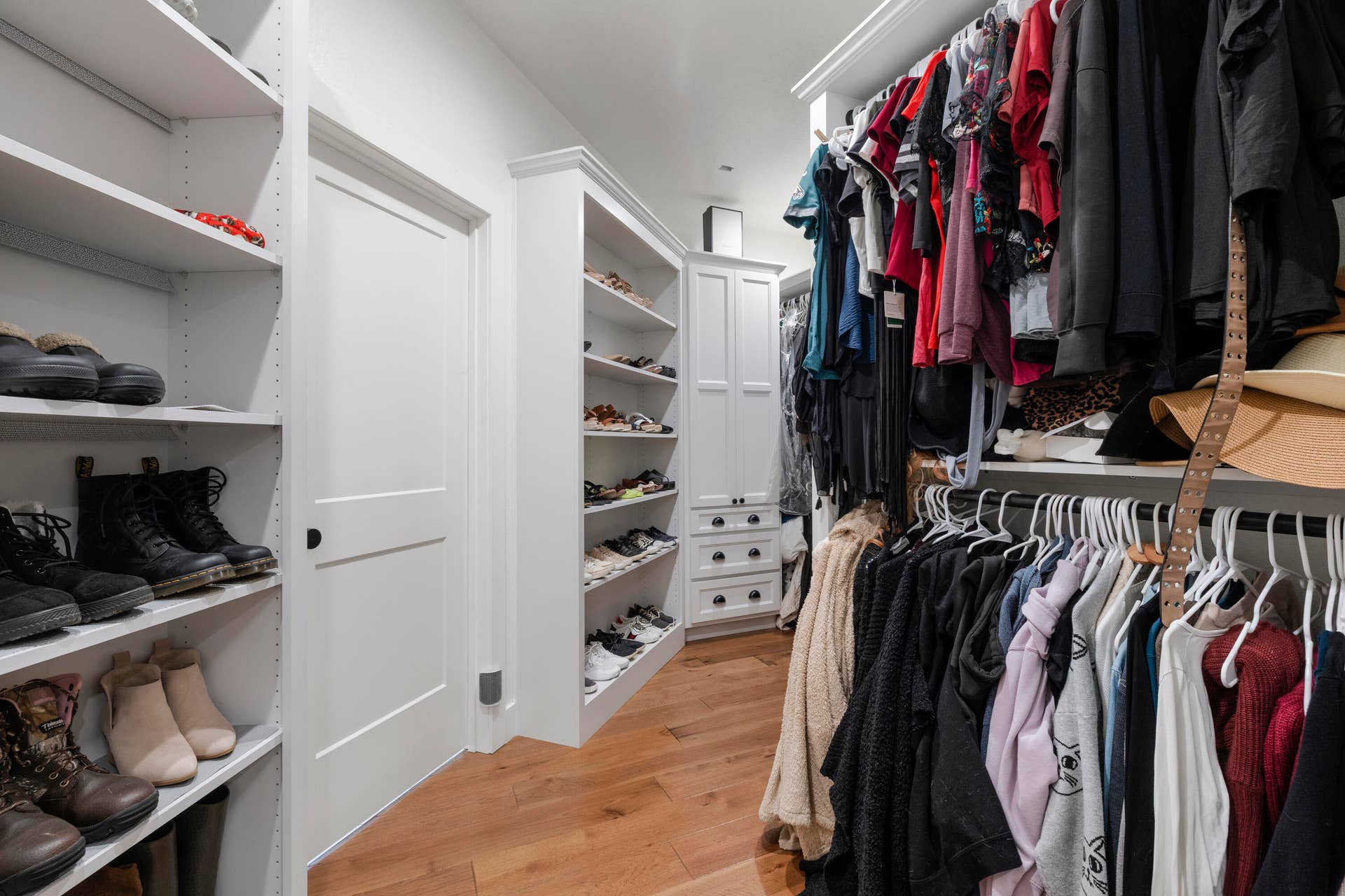 226 Chalcedony Court, Branson West, MO 65737 Master closet