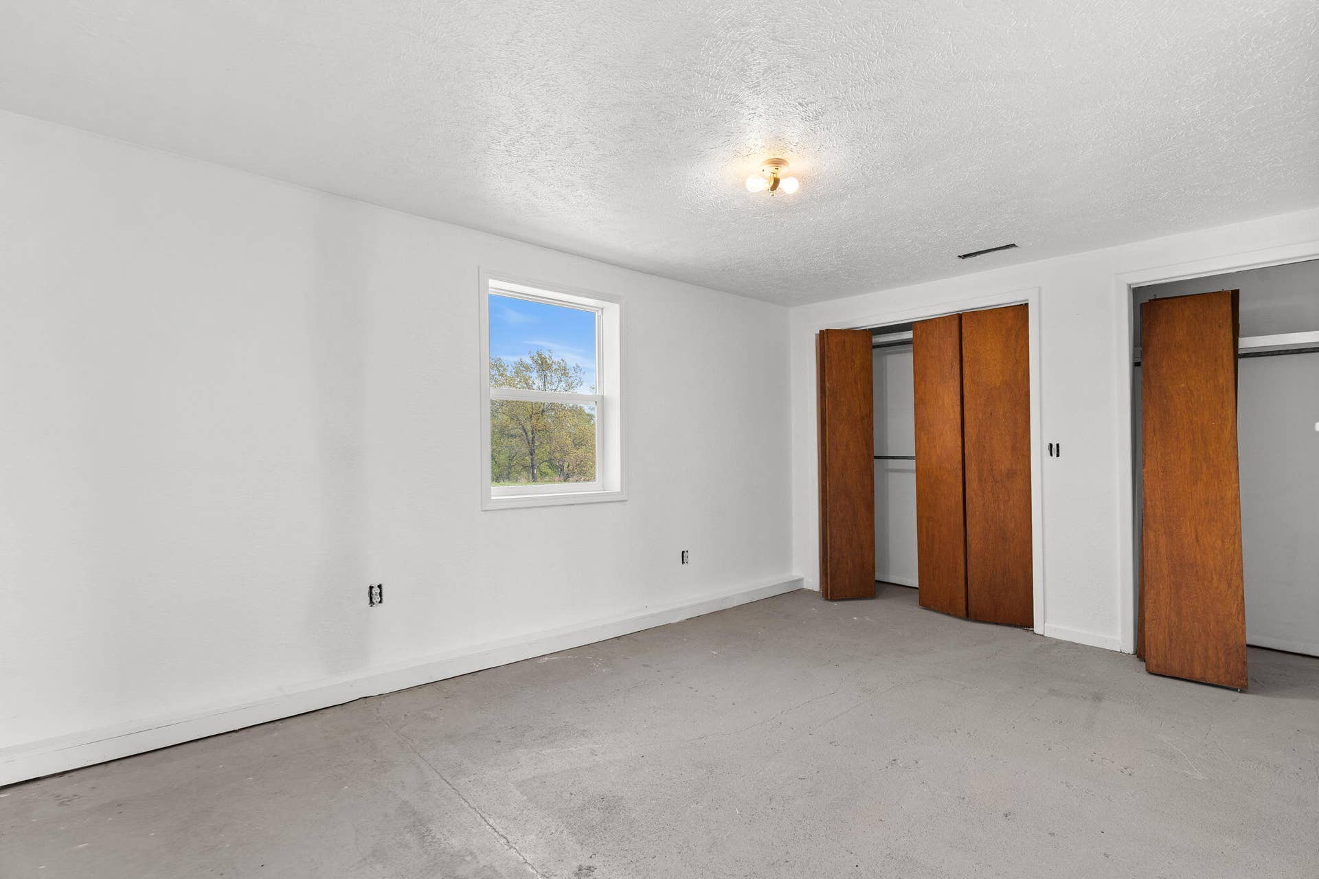 55 Kearney Lane, Reeds Spring, MO 65737 55-Kearney-Ln-Lake-Close-Bedroom