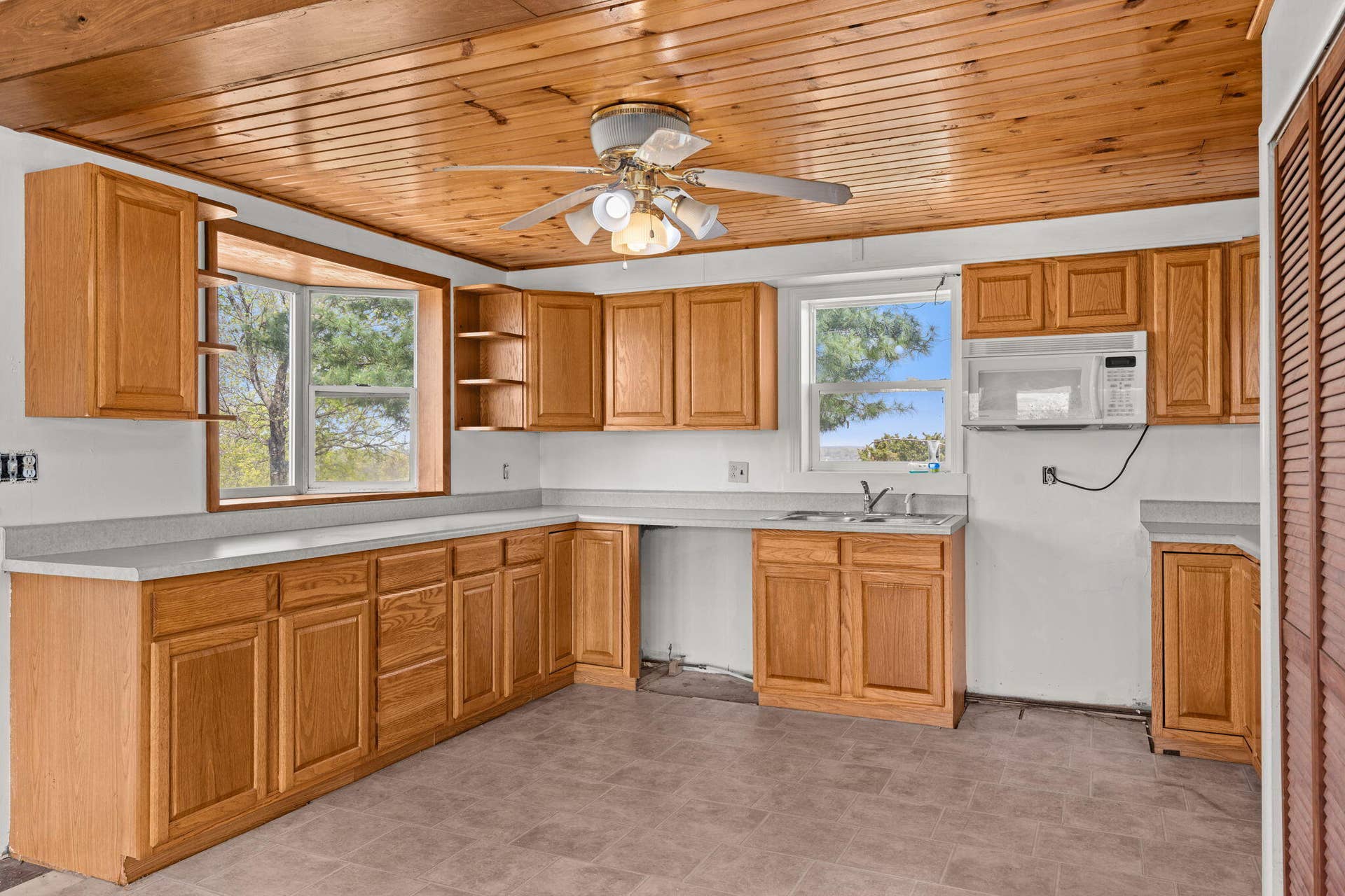 55 Kearney Lane, Reeds Spring, MO 65737 55-Kearney-Ln-Eat-in-Kitchen-Space