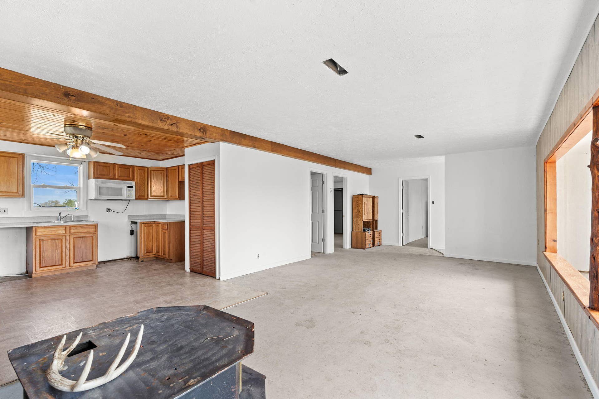 55 Kearney Lane, Reeds Spring, MO 65737 55-Kearney-Ln-Open-Concept-Living
