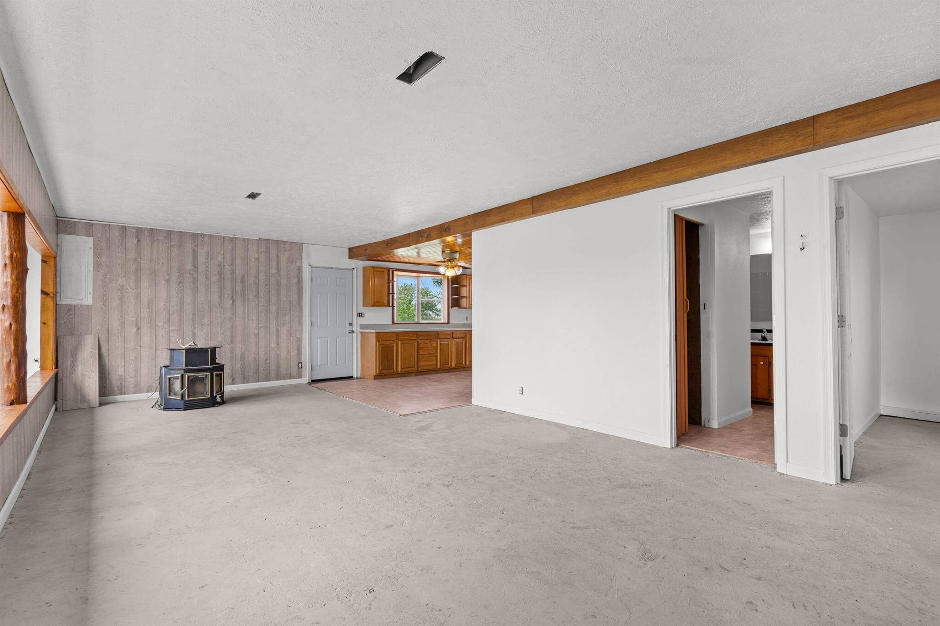 55 Kearney Lane, Reeds Spring, MO 65737 55-Kearney-Ln-Acreage-Living-Space