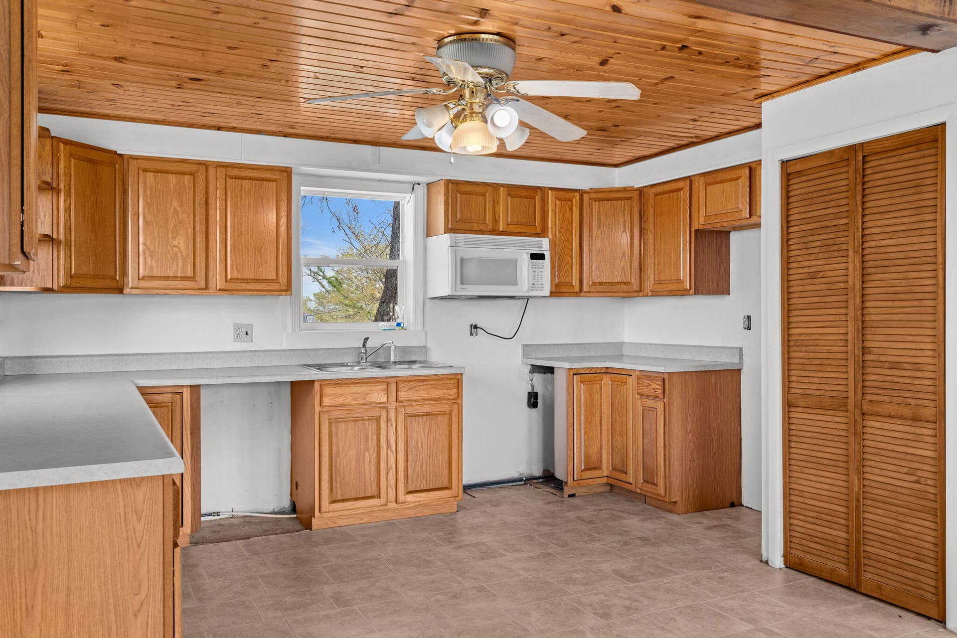 55 Kearney Lane, Reeds Spring, MO 65737 55-Kearney-Ln-Fixer-Upper-Kitchen-Space