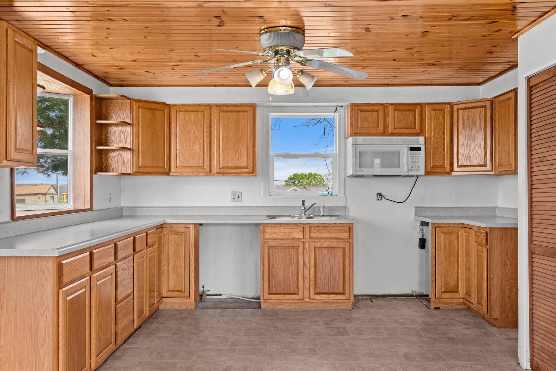 55 Kearney Lane, Reeds Spring, MO 65737 55-Kearney-Ln-Rustic-Acreage-Kitchen