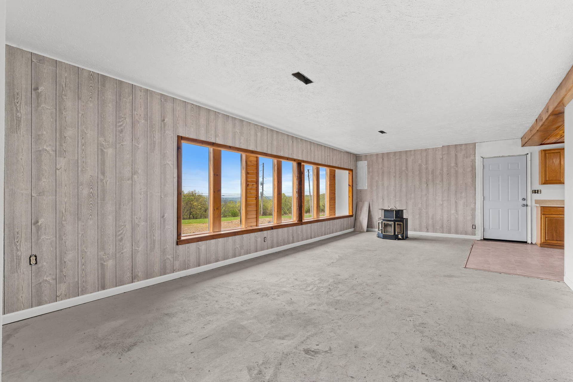 55 Kearney Lane, Reeds Spring, MO 65737 55-Kearney-Ln-Spacious-Living-Room