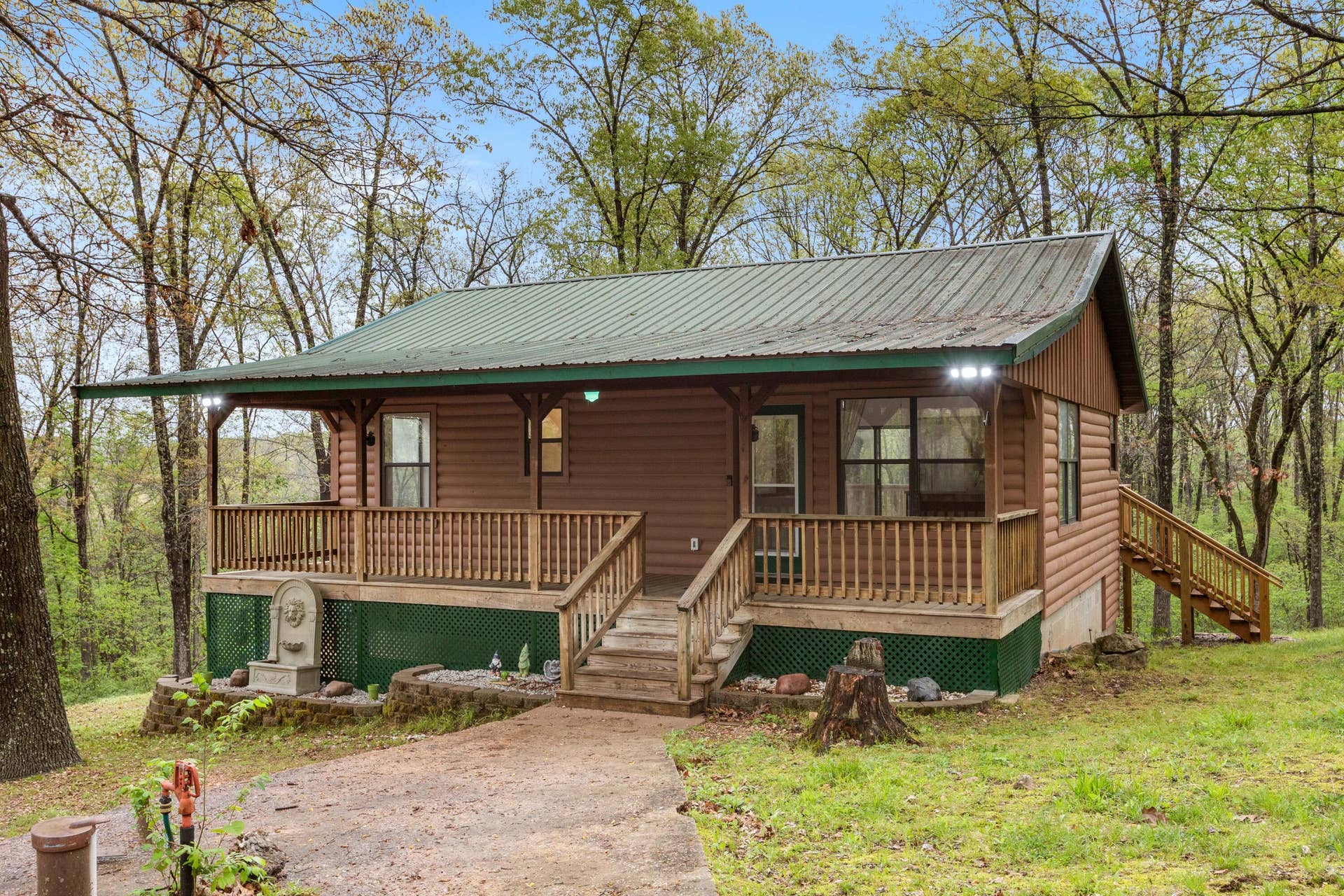 250 Little Road Lane, Reeds Spring, MO 65737 Front of House