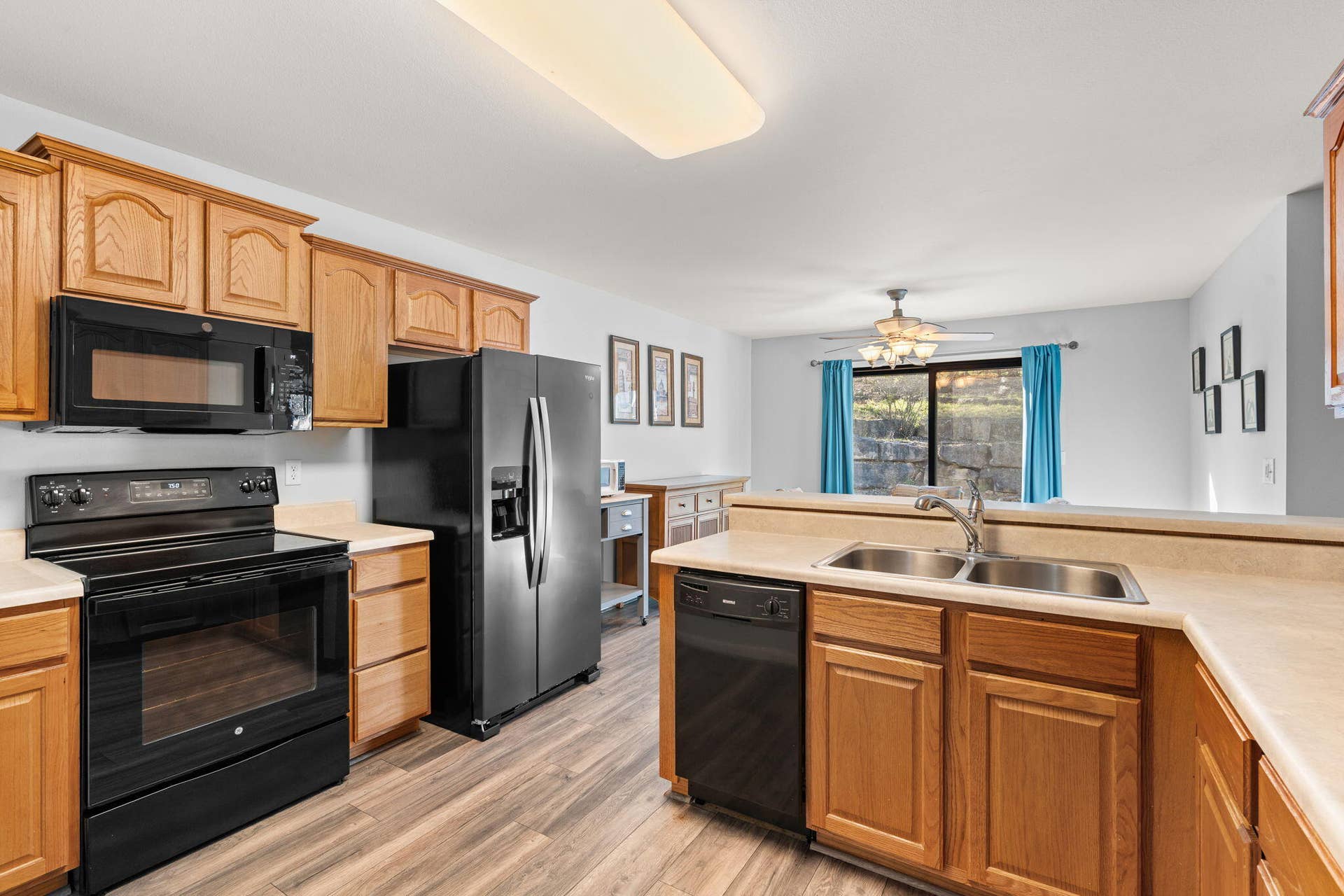 245 Wildflower Road, Kimberling City, MO 65686 245-Wildflower-Rd-Modern-Kitchen