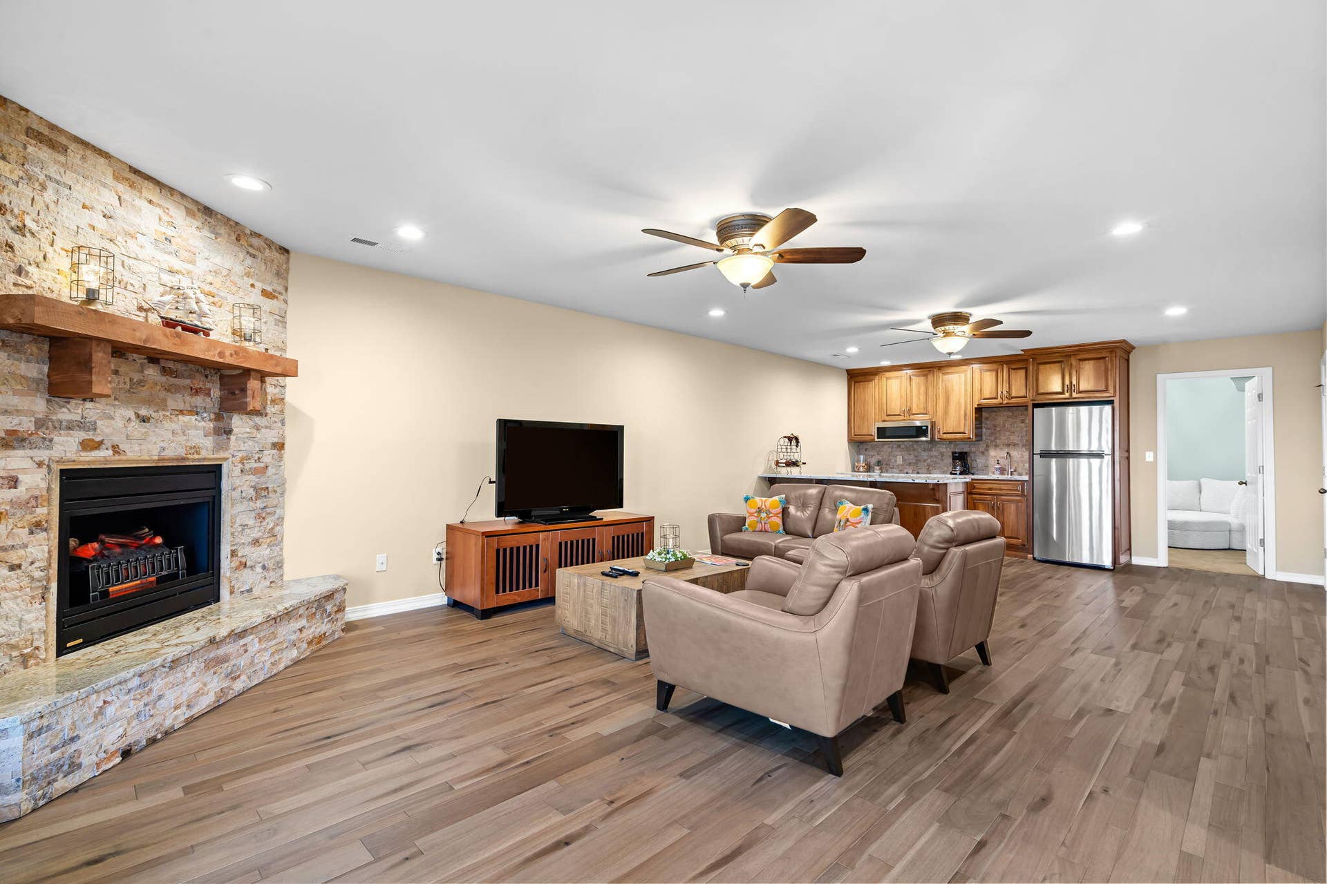 255 Point Seven Road, #1, Kimberling City, MO 65686 255-Point-Seven-Rd-1-Relaxing-Lounge