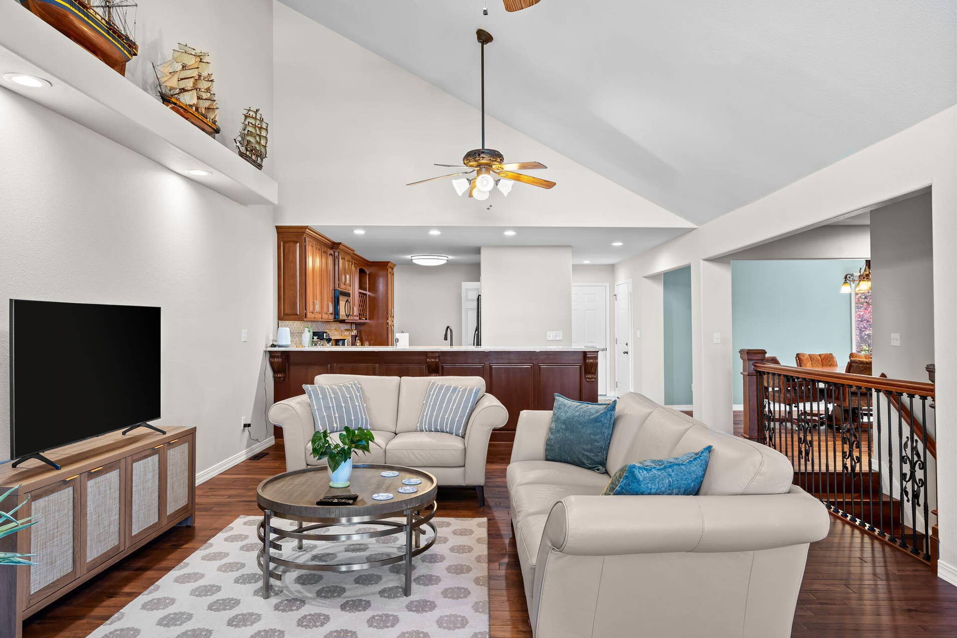 255 Point Seven Road, #1, Kimberling City, MO 65686 255-Point-Seven-Rd-1-Bright-Living-Room