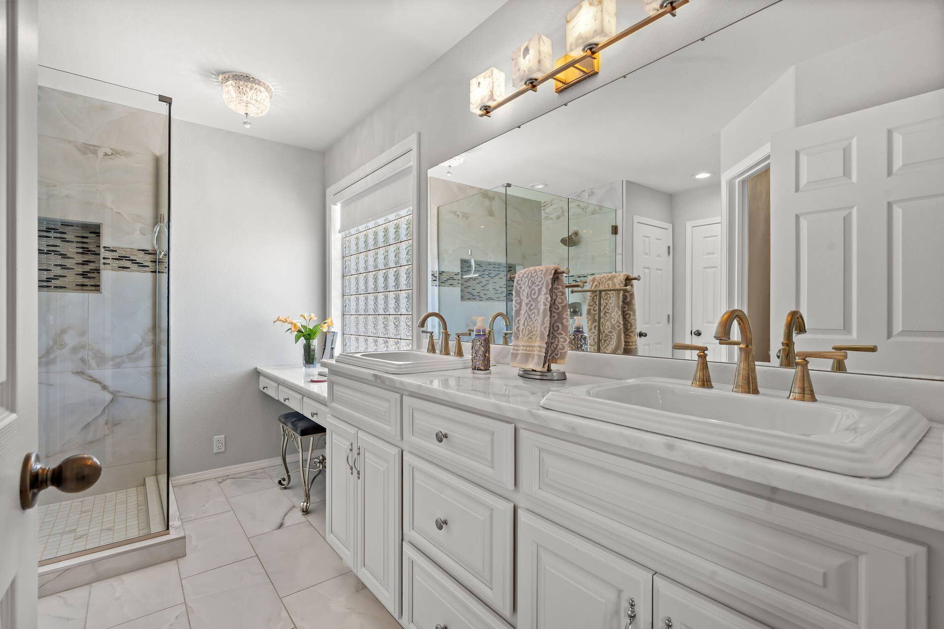 255 Point Seven Road, #1, Kimberling City, MO 65686 255-Point-Seven-Rd-1-Modern-Bathroom