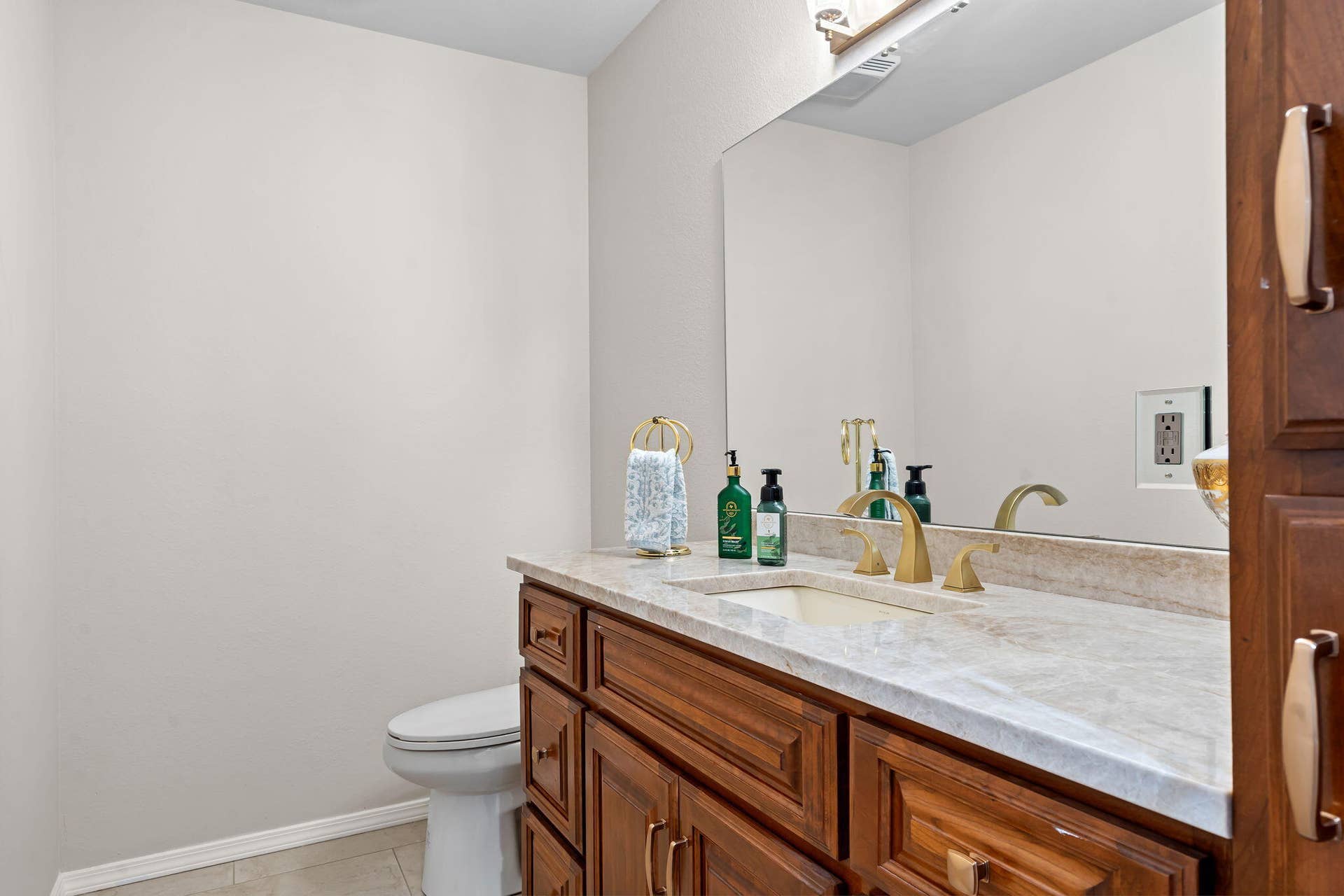 255 Point Seven Road, #1, Kimberling City, MO 65686 255-Point-Seven-Rd-1-Powder-Room