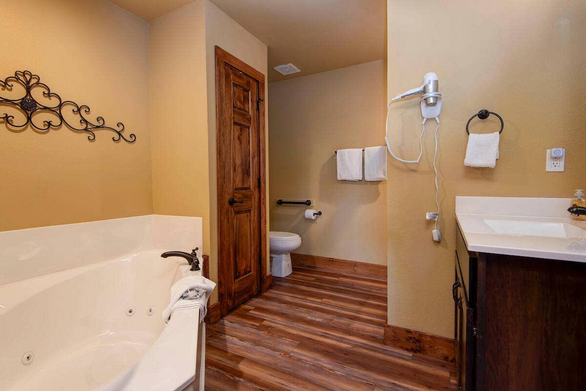 111 (#136) Garber Avenue, Branson West, MO 65737 bthrm 3