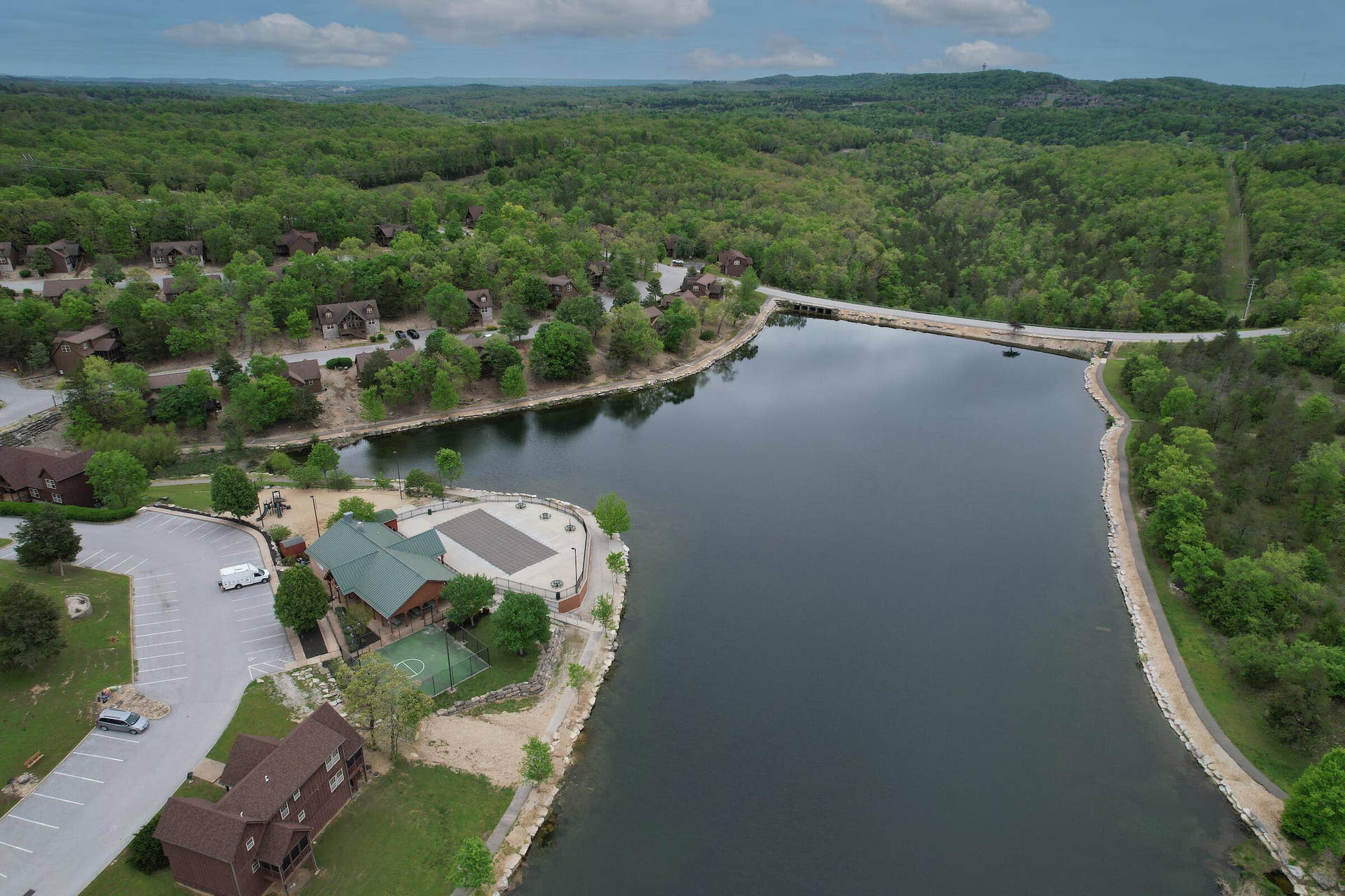 111 (#136) Garber Avenue, Branson West, MO 65737 Lake w pool