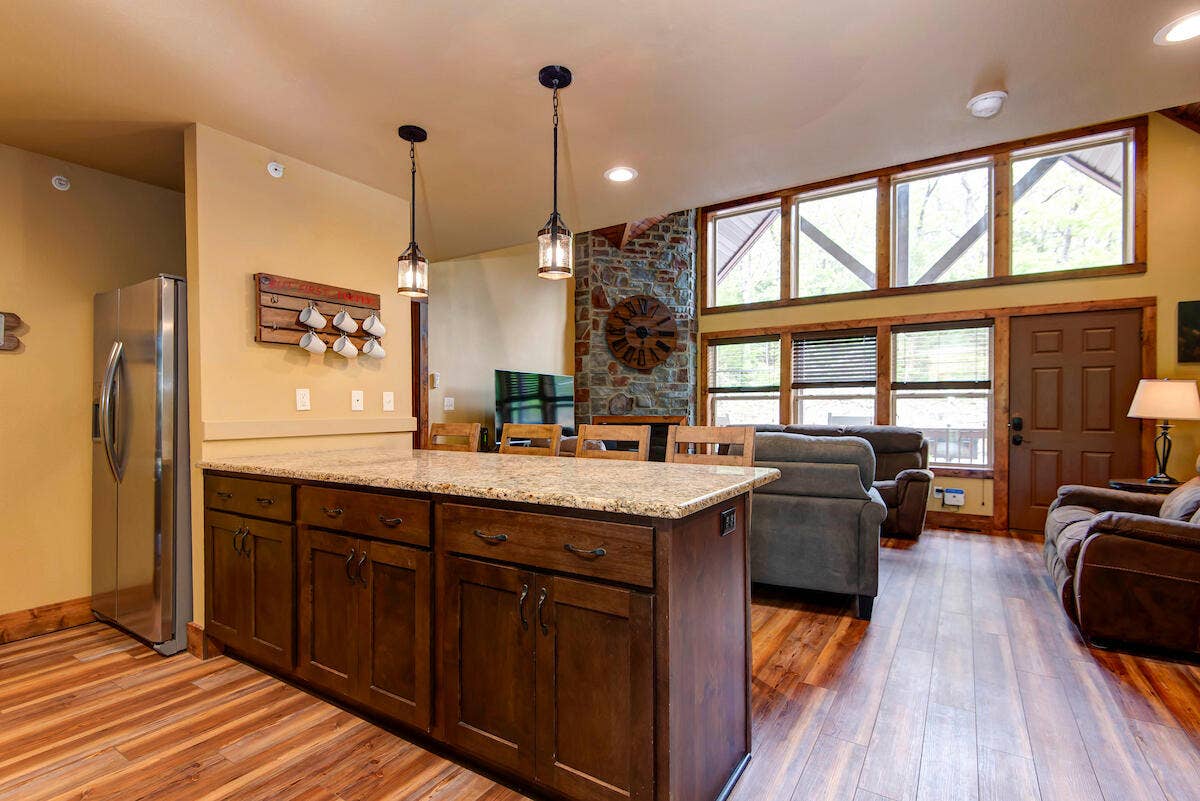 111 (#136) Garber Avenue, Branson West, MO 65737 dining to liv rm