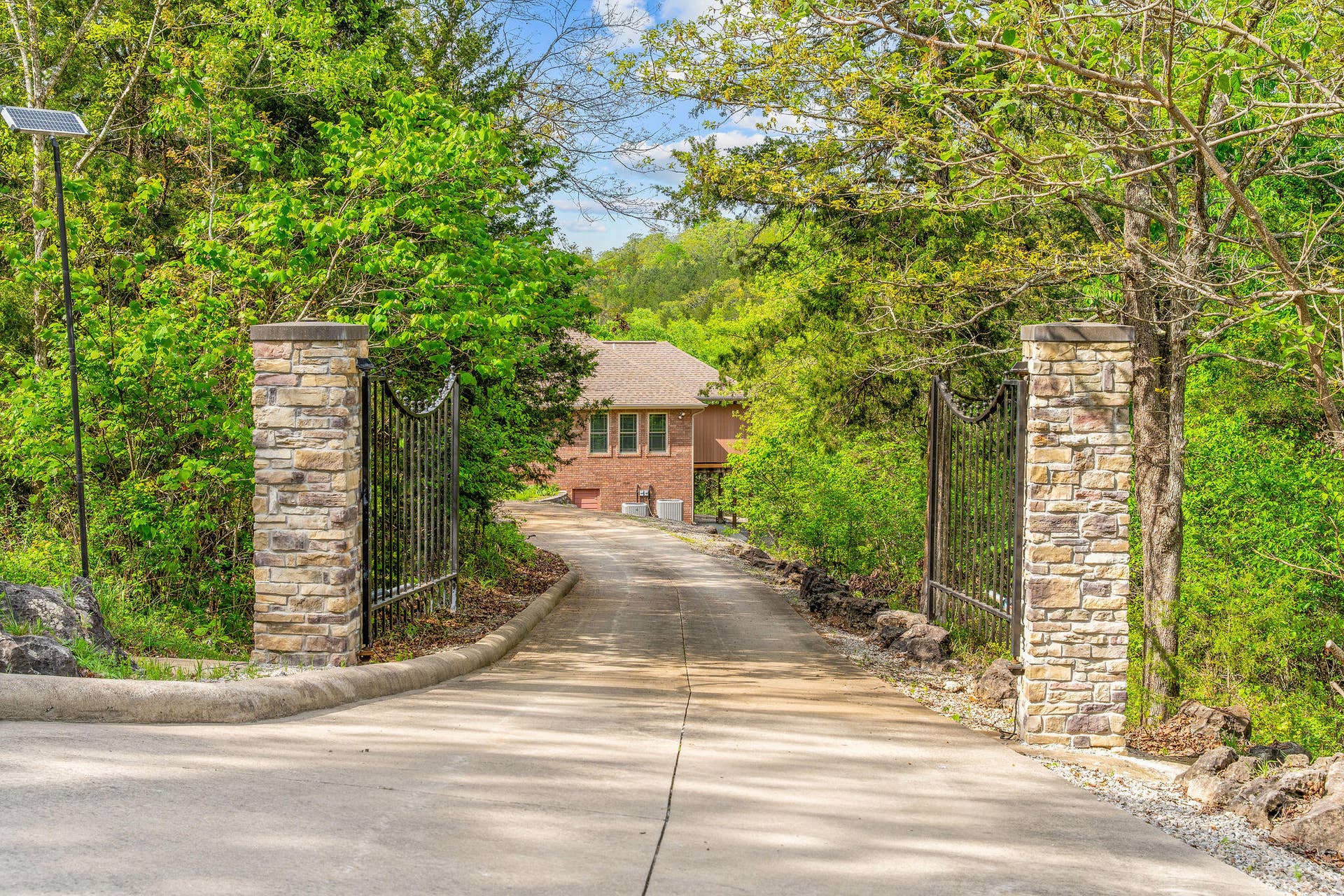 625 Little Aunts Creek Road, Kimberling City, MO 65686 Private and Gated