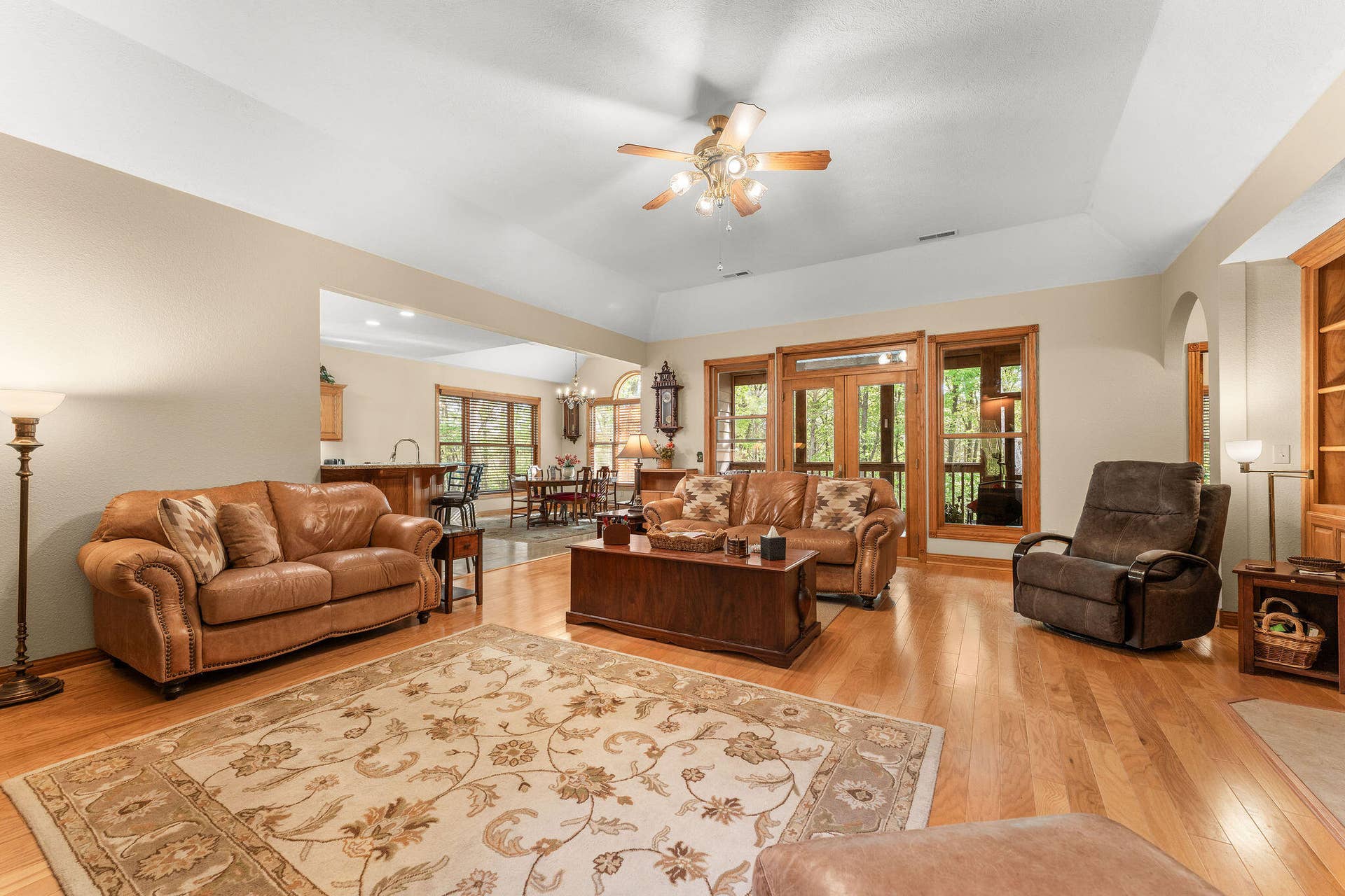 Vaulted ceilings in living