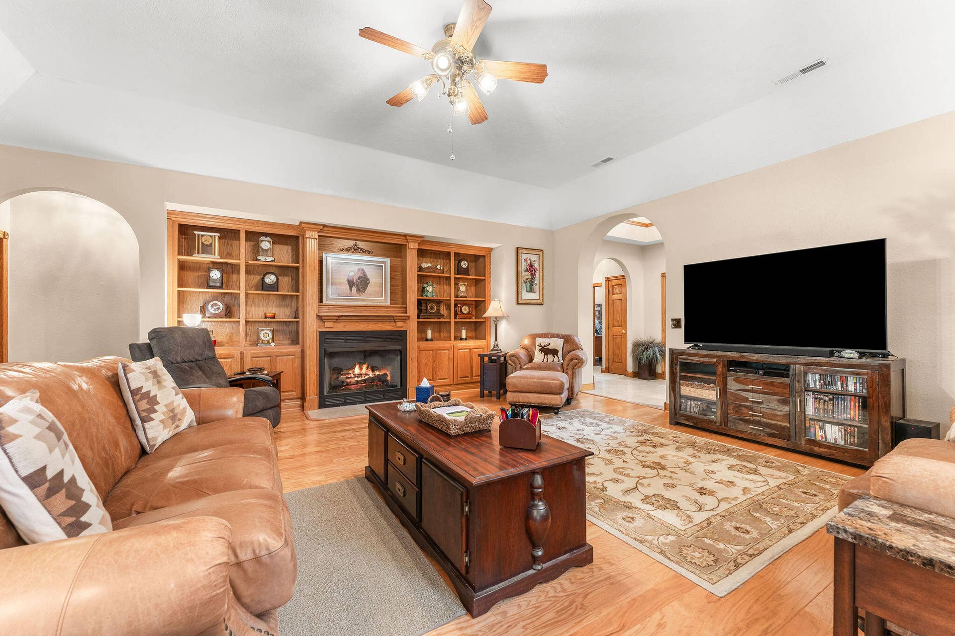 Spacious 21'x22' Living Room