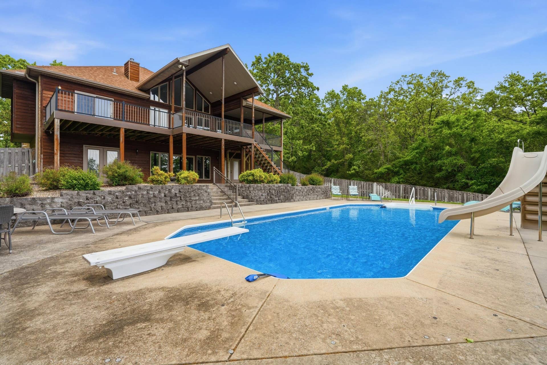 536 Morgan Trail, Branson West, MO 65737 Jump Right In!