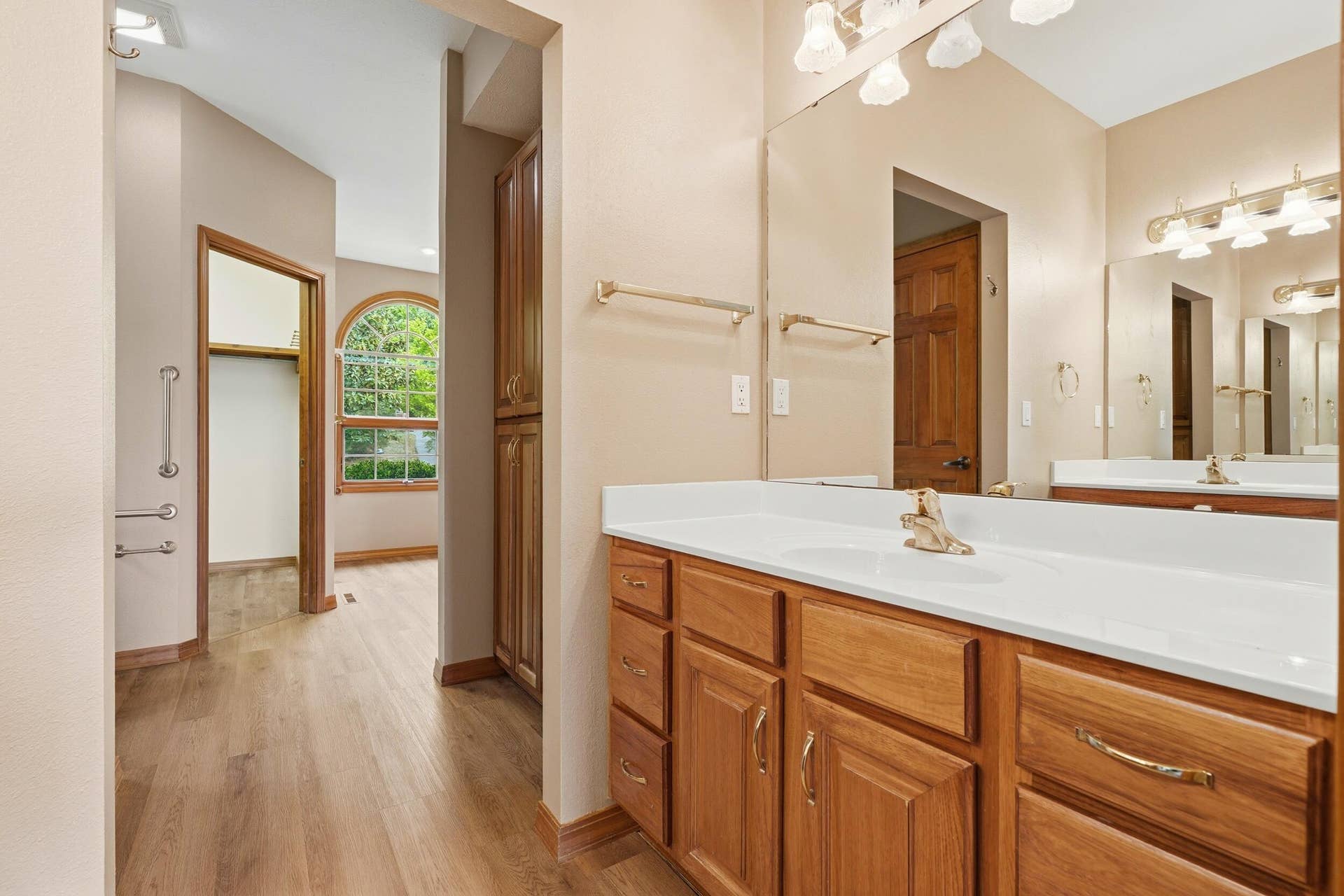 536 Morgan Trail, Branson West, MO 65737 Light And Bright