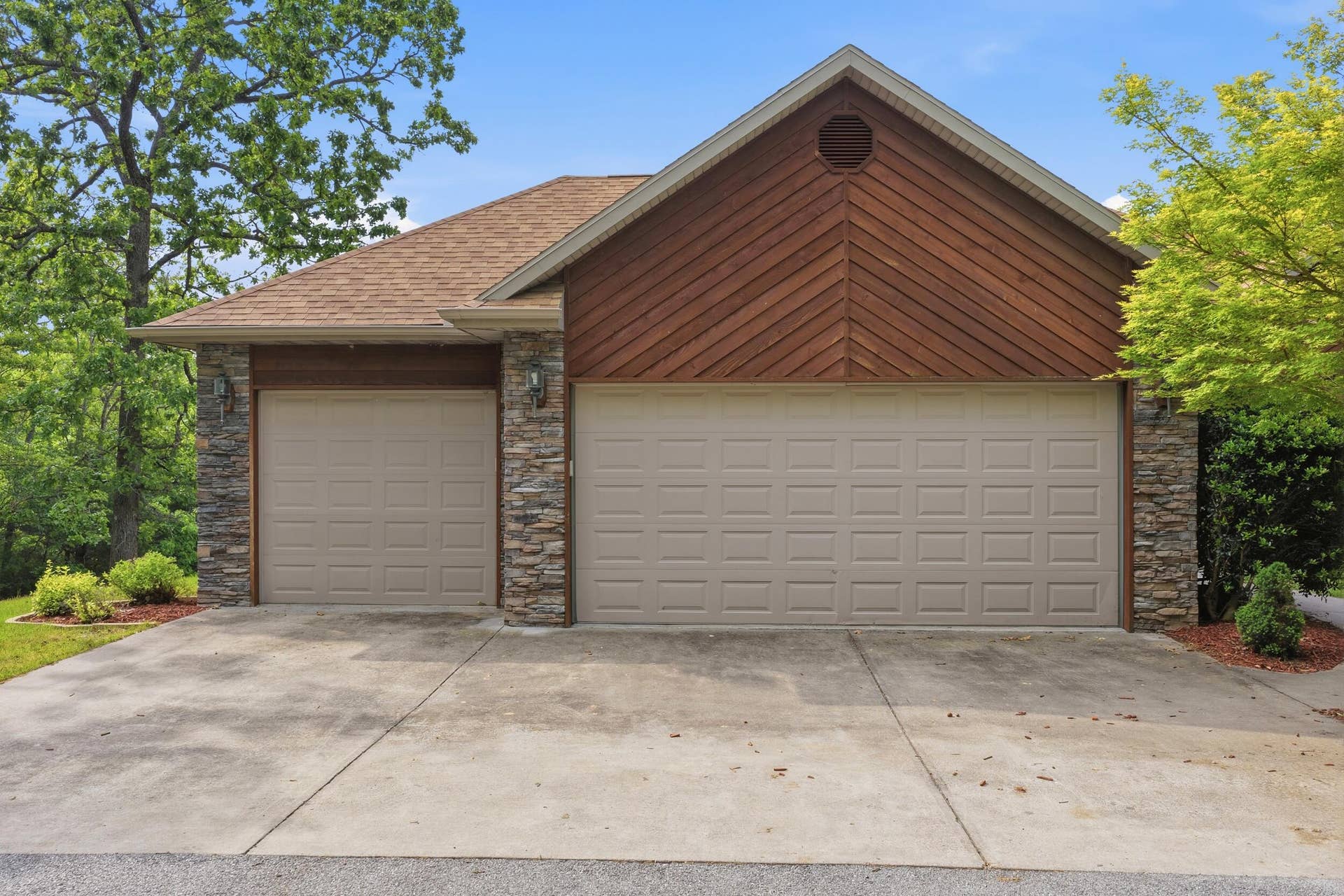 536 Morgan Trail, Branson West, MO 65737 Three-Car Convenience