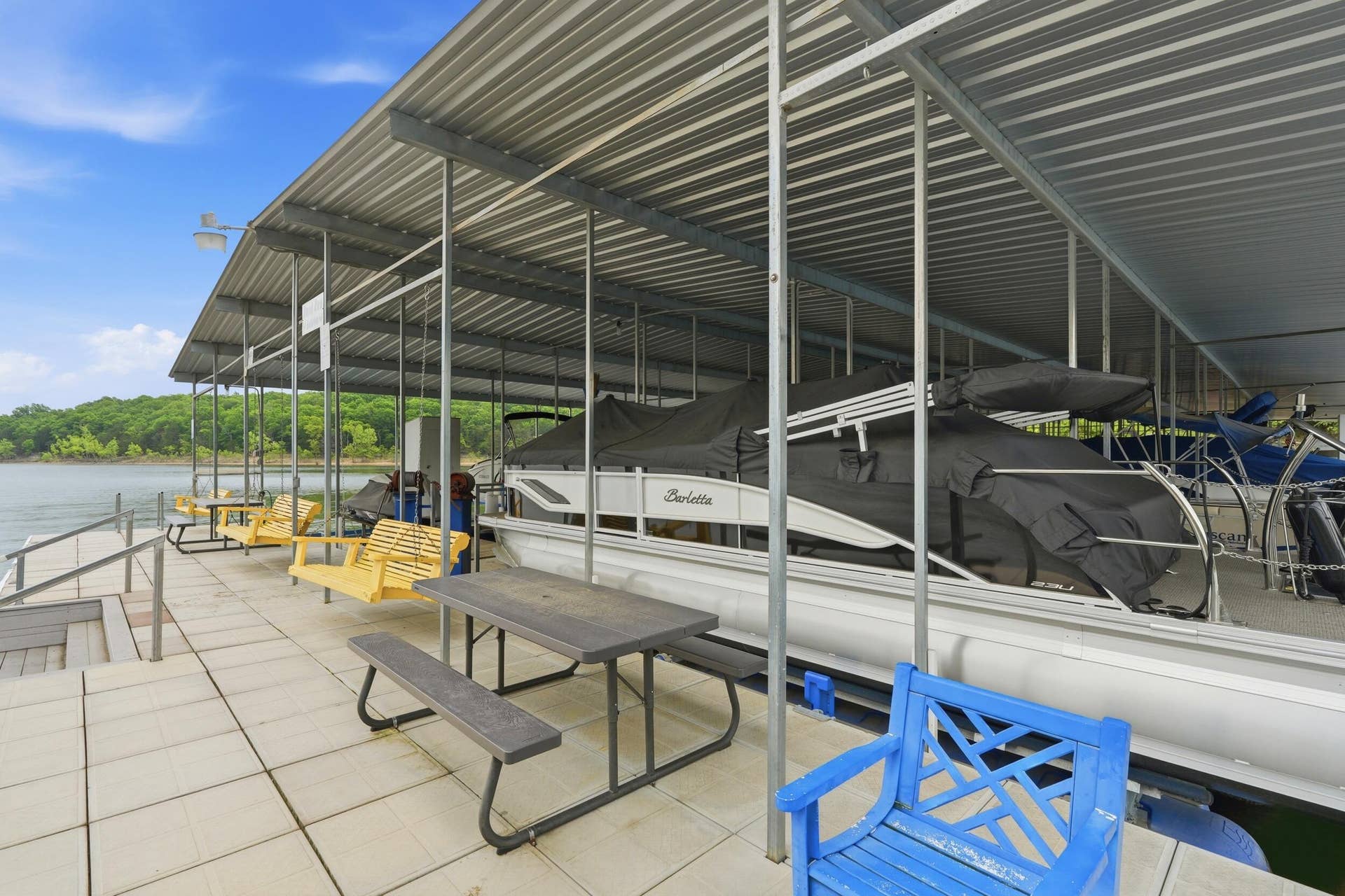 536 Morgan Trail, Branson West, MO 65737 HydroHoist Boat Lift