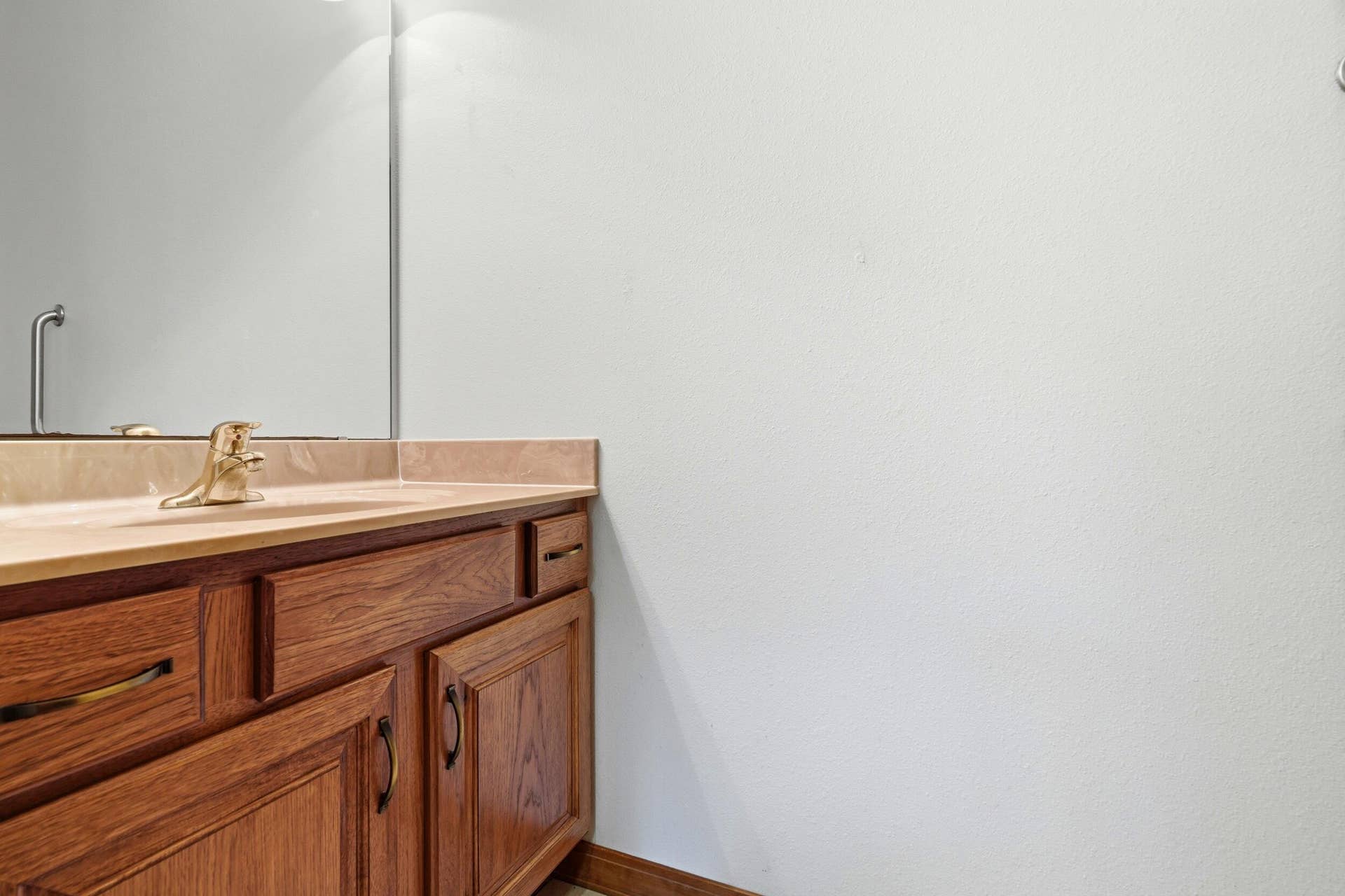 536 Morgan Trail, Branson West, MO 65737 Half Bath Off Kitchen