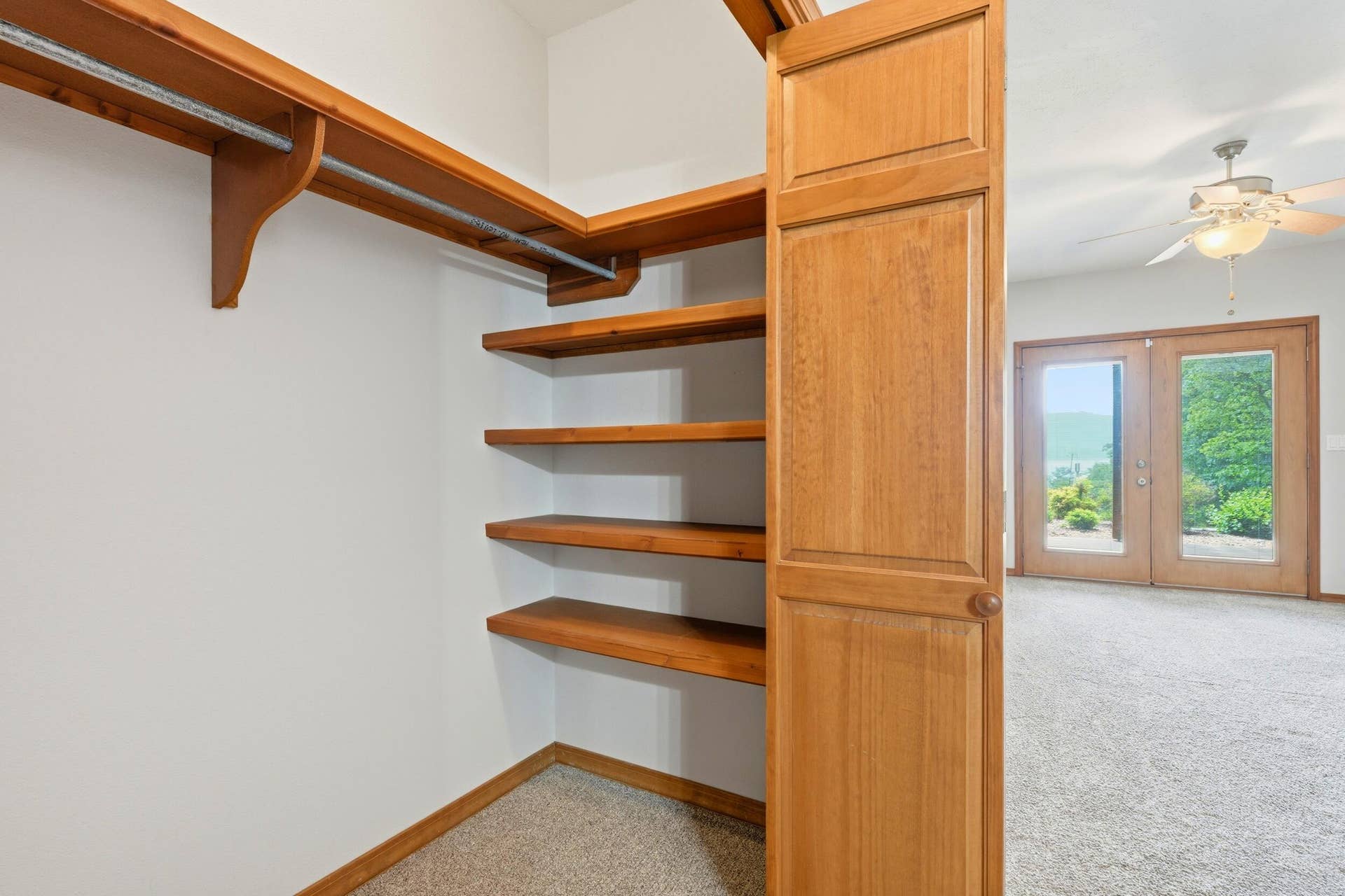 536 Morgan Trail, Branson West, MO 65737 Built-In Closet Shelving