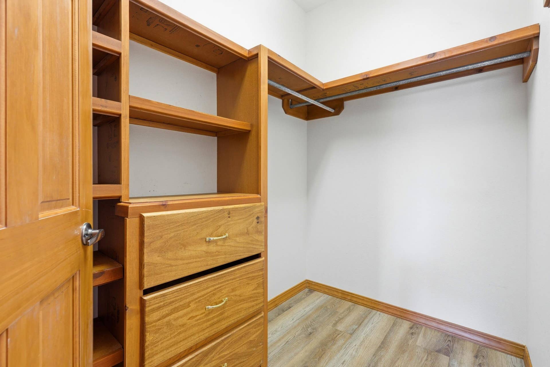 536 Morgan Trail, Branson West, MO 65737 Primary Walk-In Closet