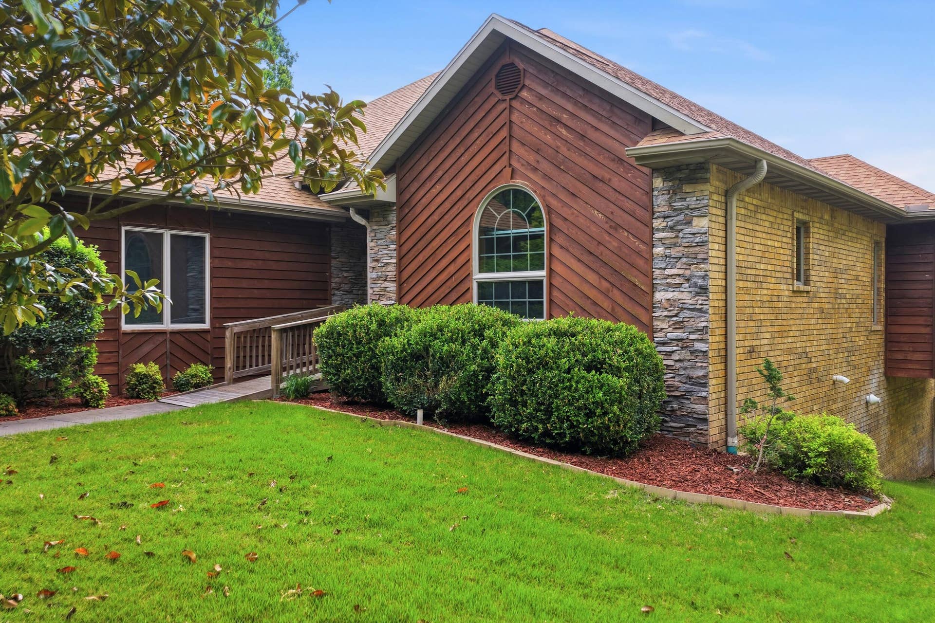 536 Morgan Trail, Branson West, MO 65737 Brick, Stone, Wood Exterior