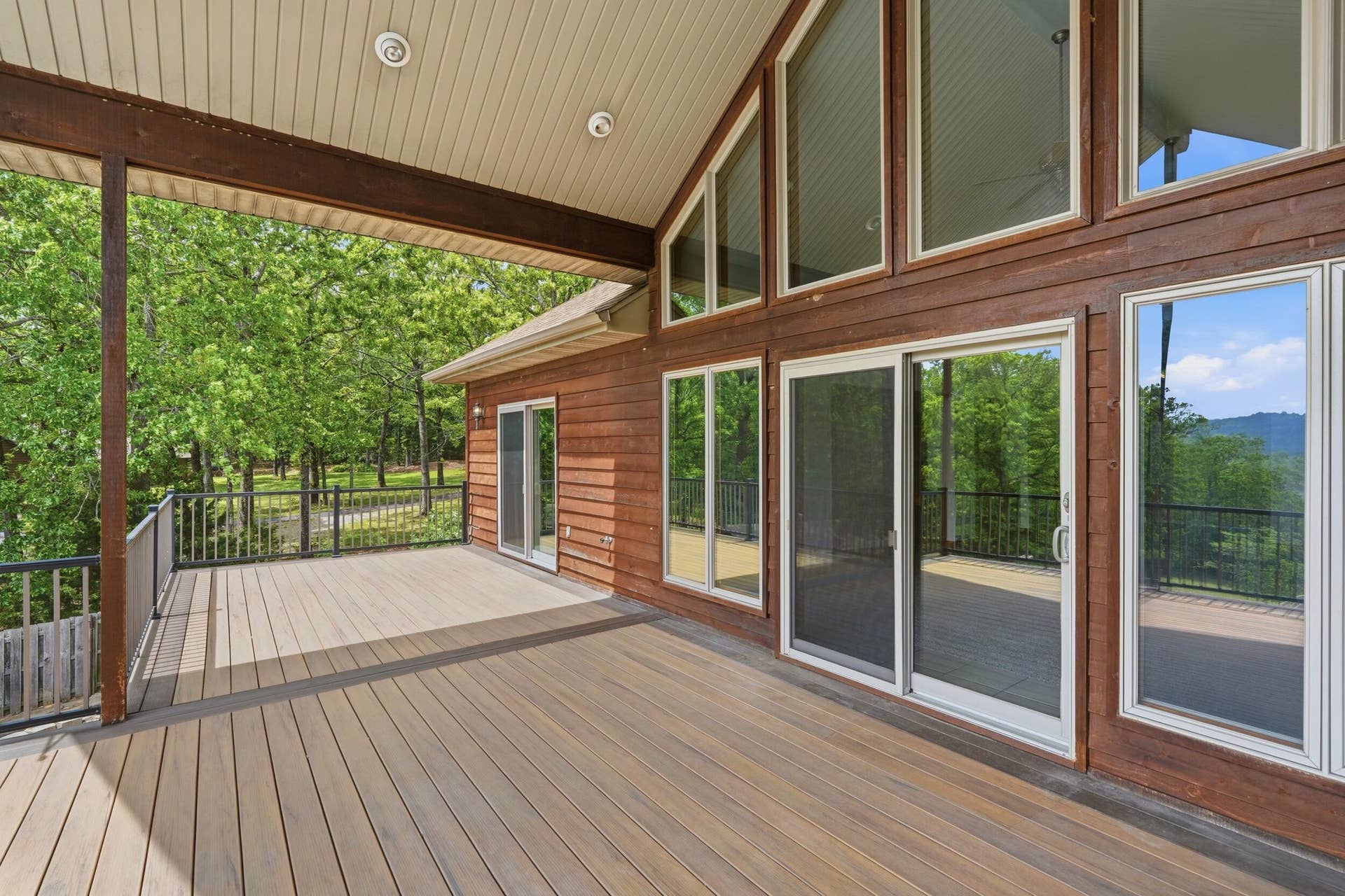 536 Morgan Trail, Branson West, MO 65737 Covered Outdoor Oasis