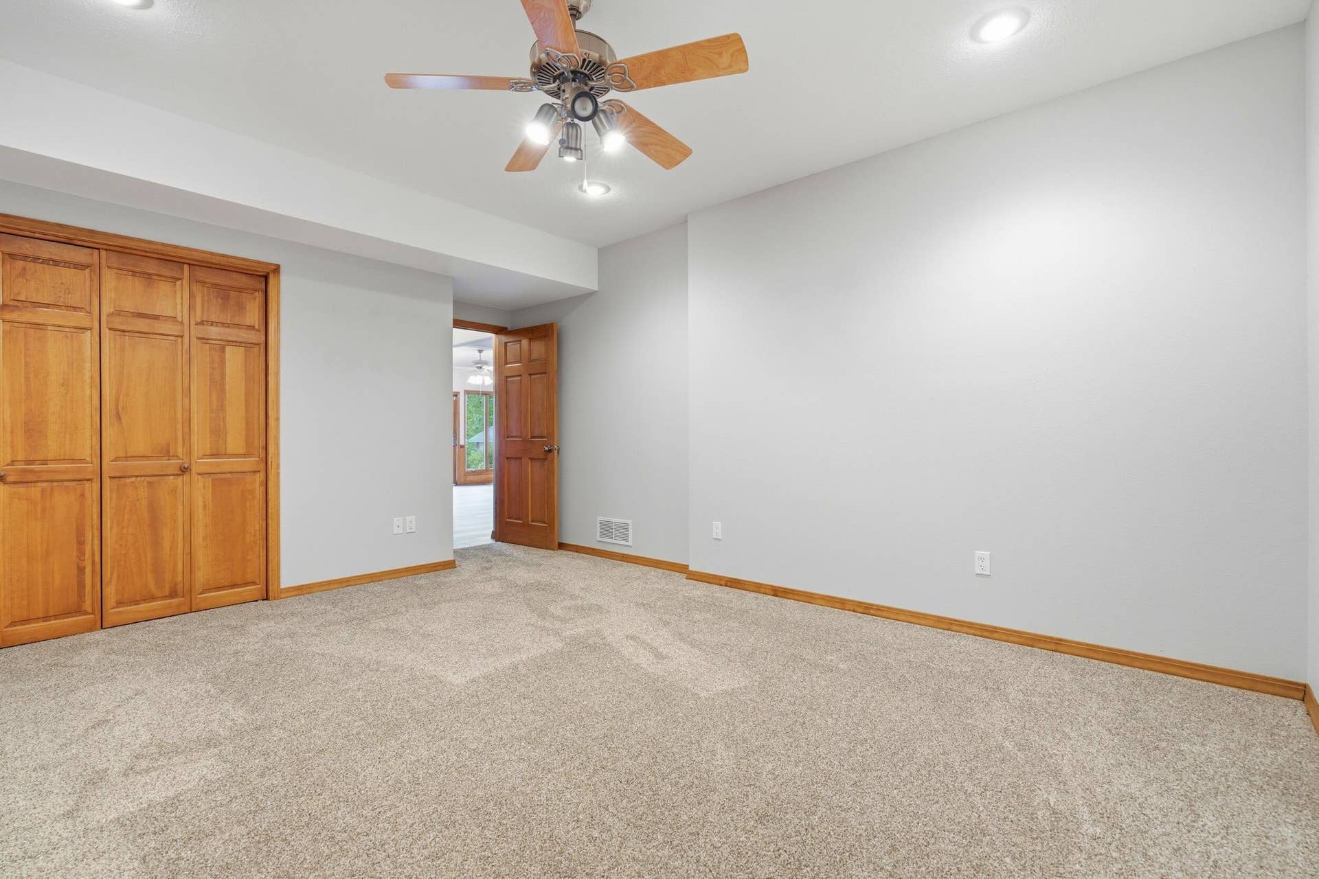 536 Morgan Trail, Branson West, MO 65737 Warm Wood Accents
