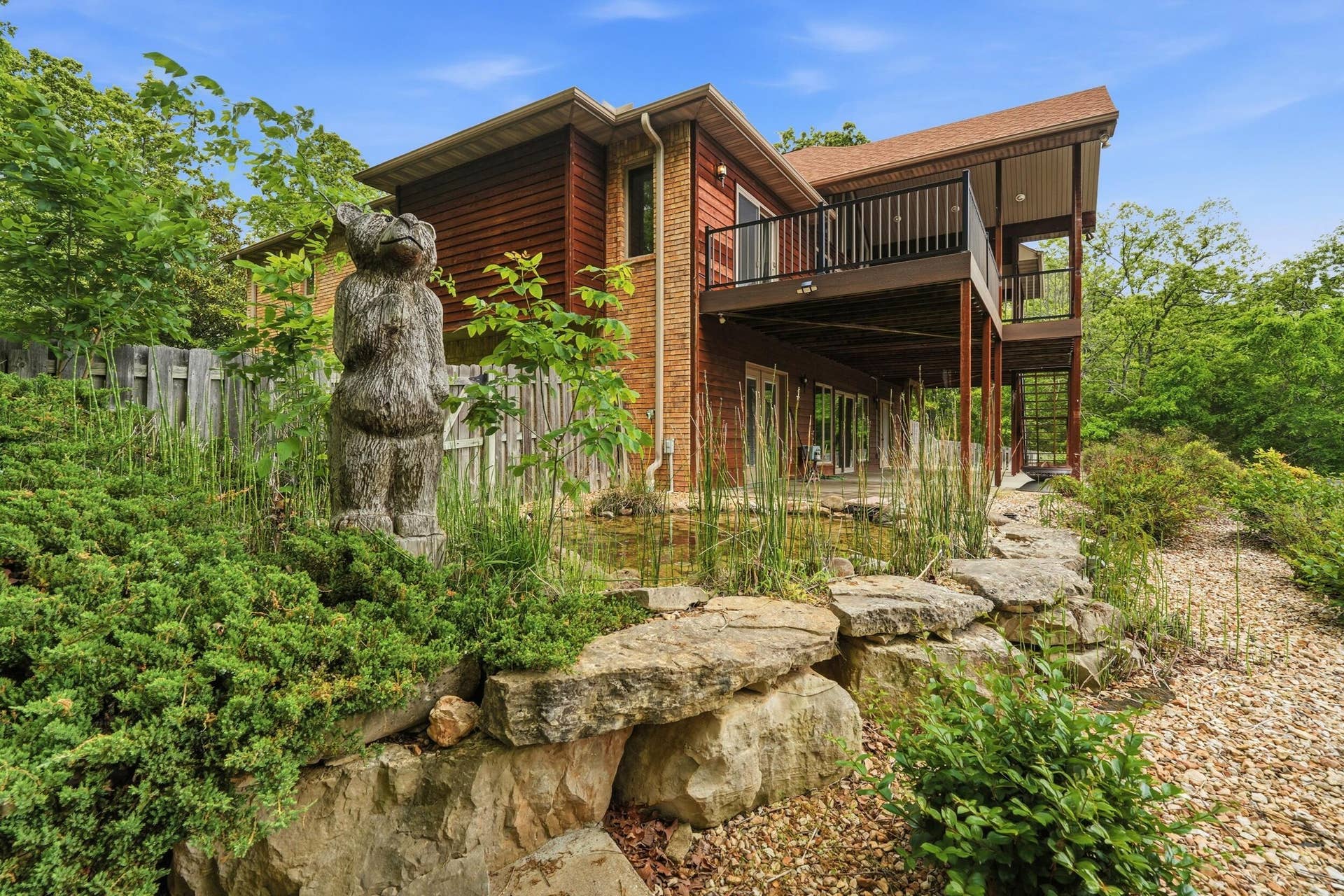 536 Morgan Trail, Branson West, MO 65737 Pondside Personality