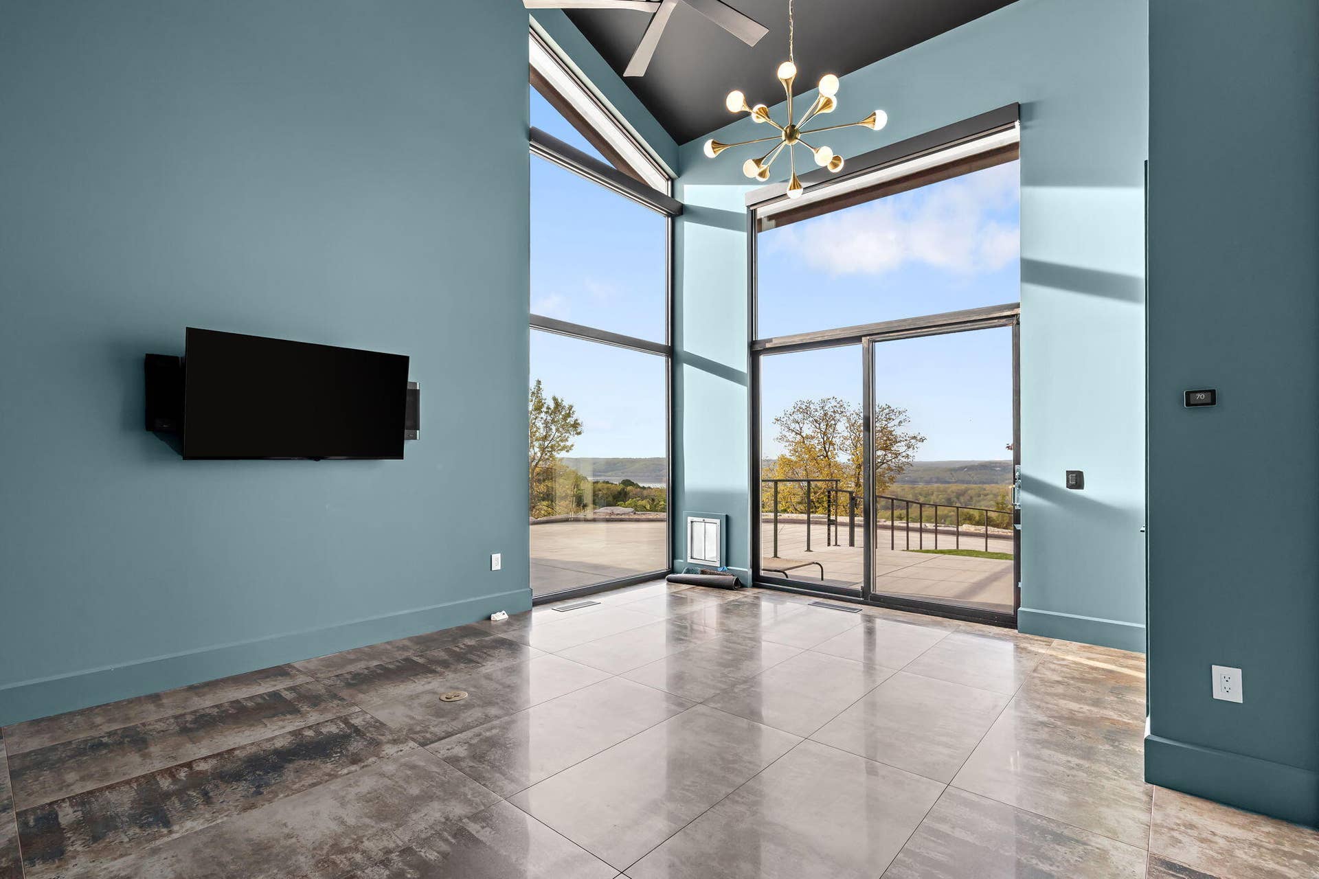 207 Main Channel Drive, Kimberling City, MO 65686 207-Main-Channel-Dr-Bright-Room
