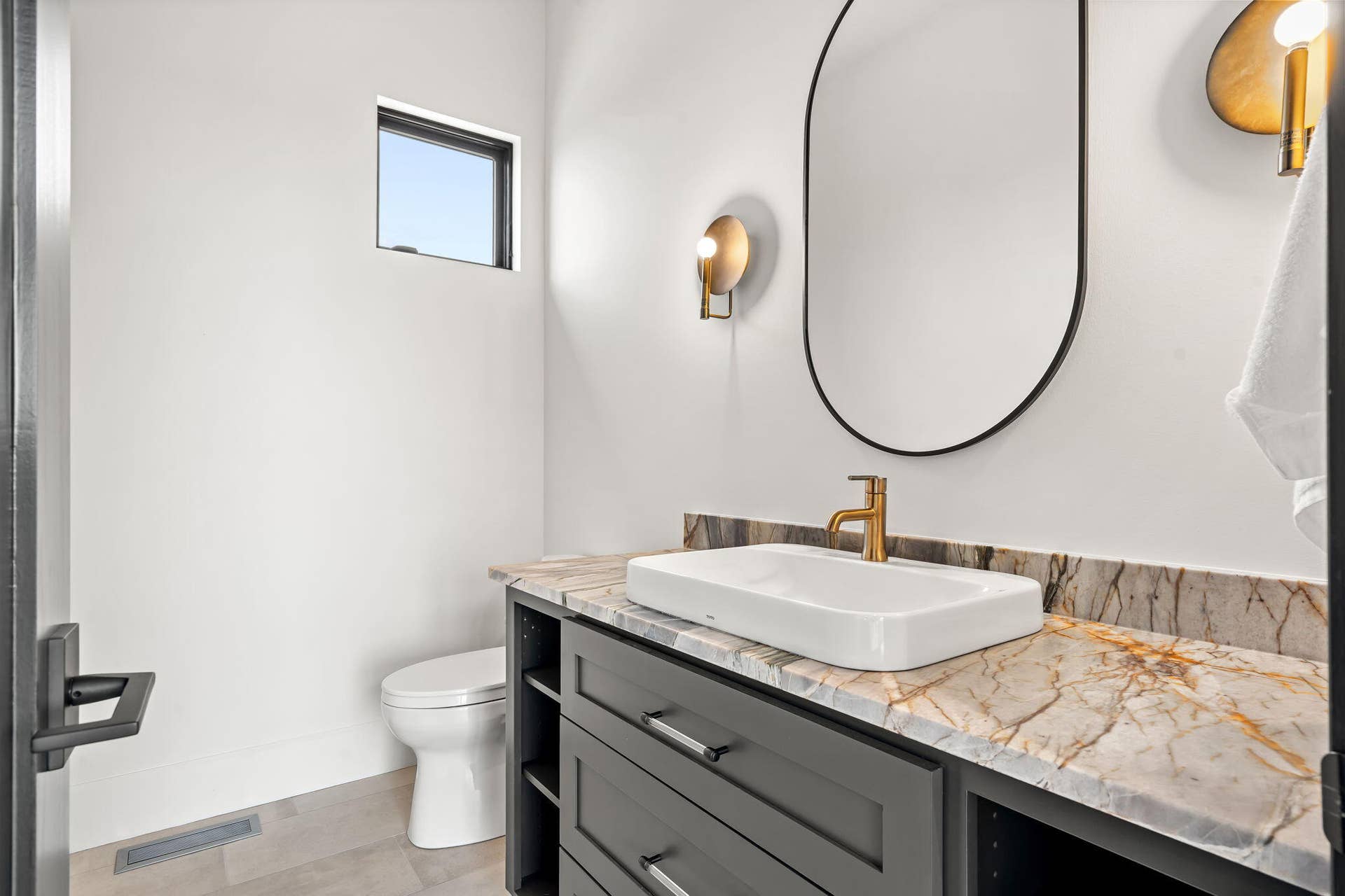 207 Main Channel Drive, Kimberling City, MO 65686 207-Main-Channel-Dr-Bright-Bath