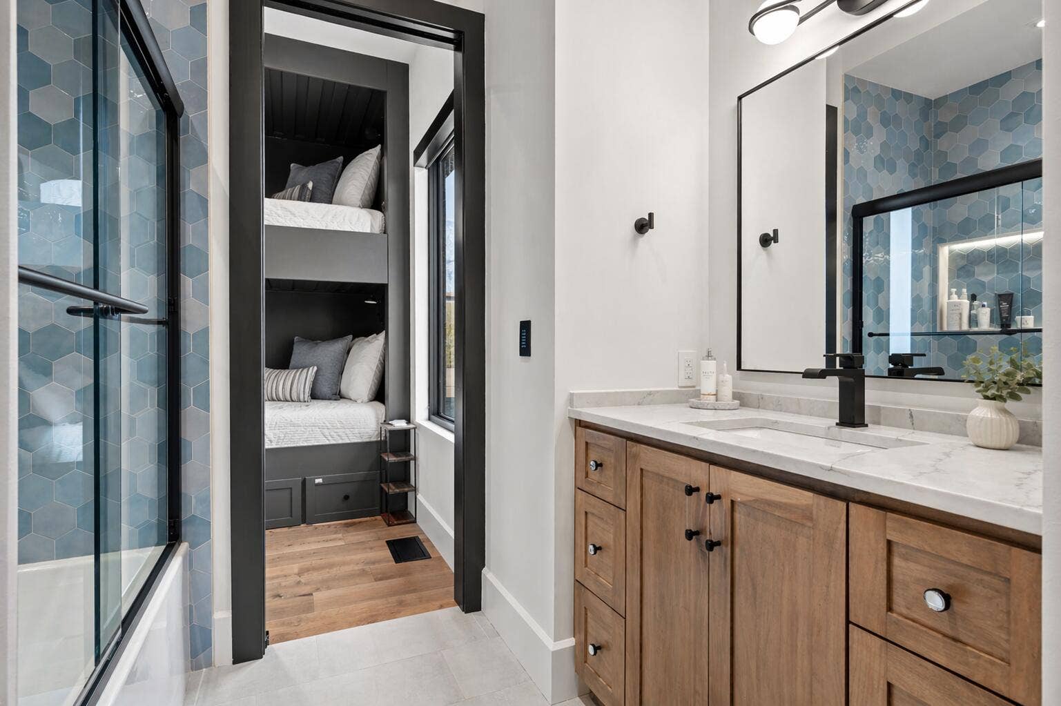 207 Main Channel Drive, Kimberling City, MO 65686 207-Main-Channel-Dr-Cozy-Ensuite