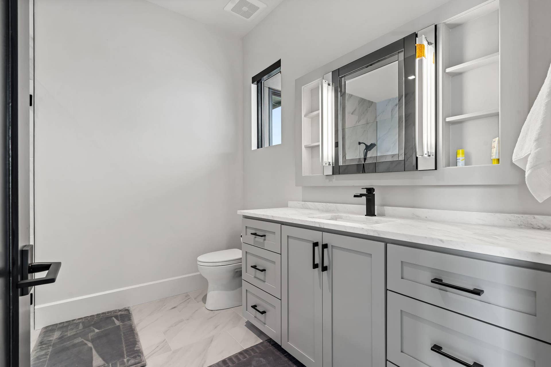 207 Main Channel Drive, Kimberling City, MO 65686 207-Main-Channel-Dr-Luxury-Bathroom