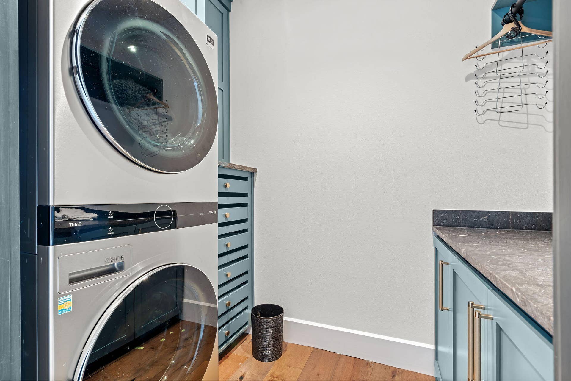 207 Main Channel Drive, Kimberling City, MO 65686 207-Main-Channel-Dr-Modern-Laundry