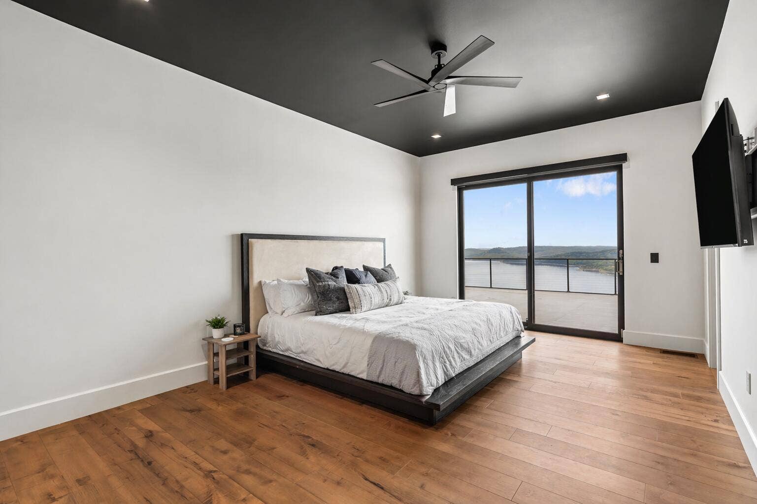 207 Main Channel Drive, Kimberling City, MO 65686 207-Main-Channel-Dr-Serene-Bedroom