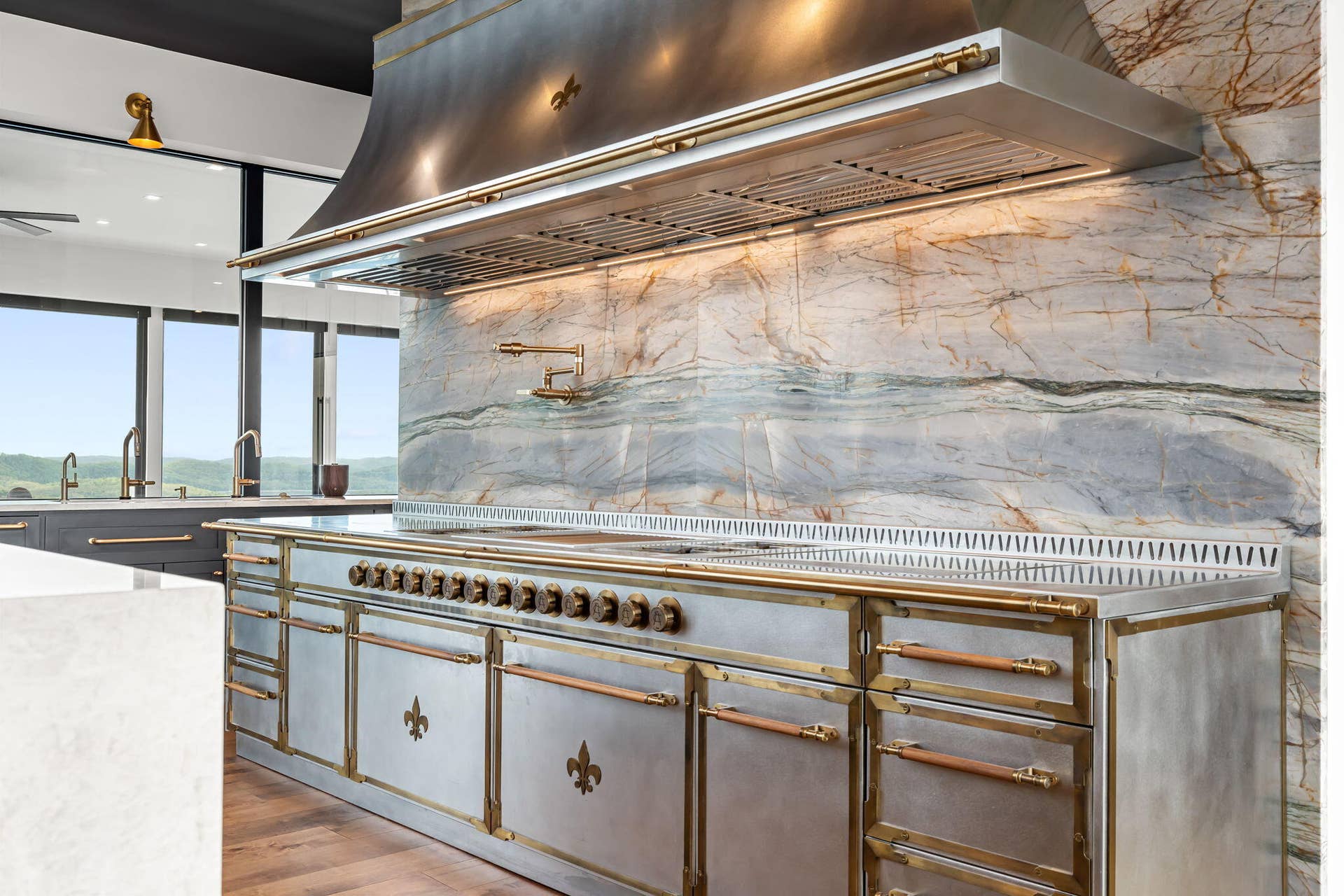 207 Main Channel Drive, Kimberling City, MO 65686 207-Main-Channel-Dr-Luxury-Chef-Kitchen