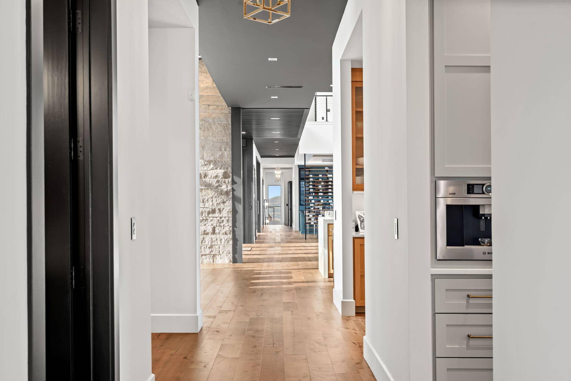 207 Main Channel Drive, Kimberling City, MO 65686 207-Main-Channel-Dr-Seamless-Hallway